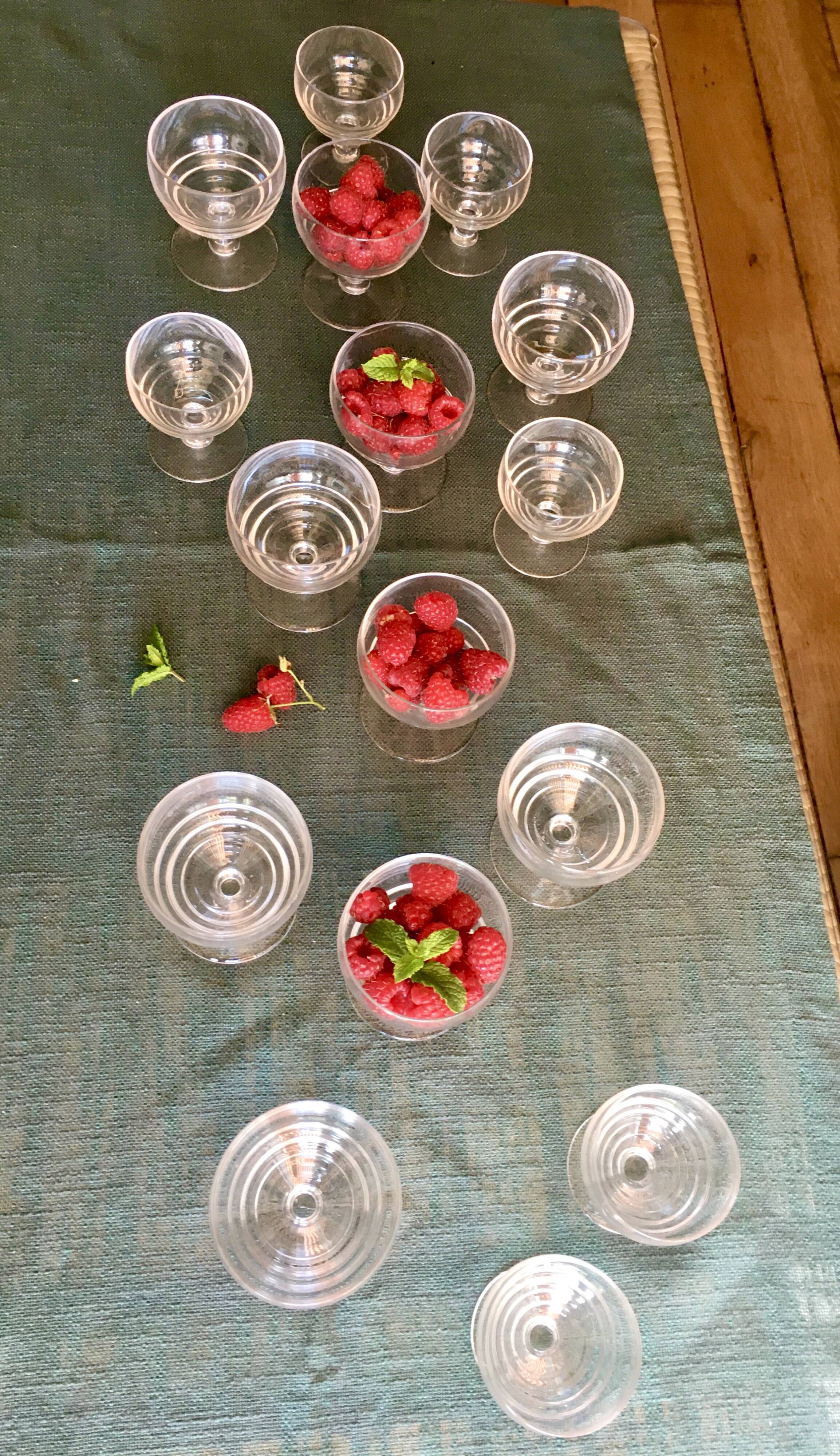 Set of 16 glasses/glasses including 10 large
