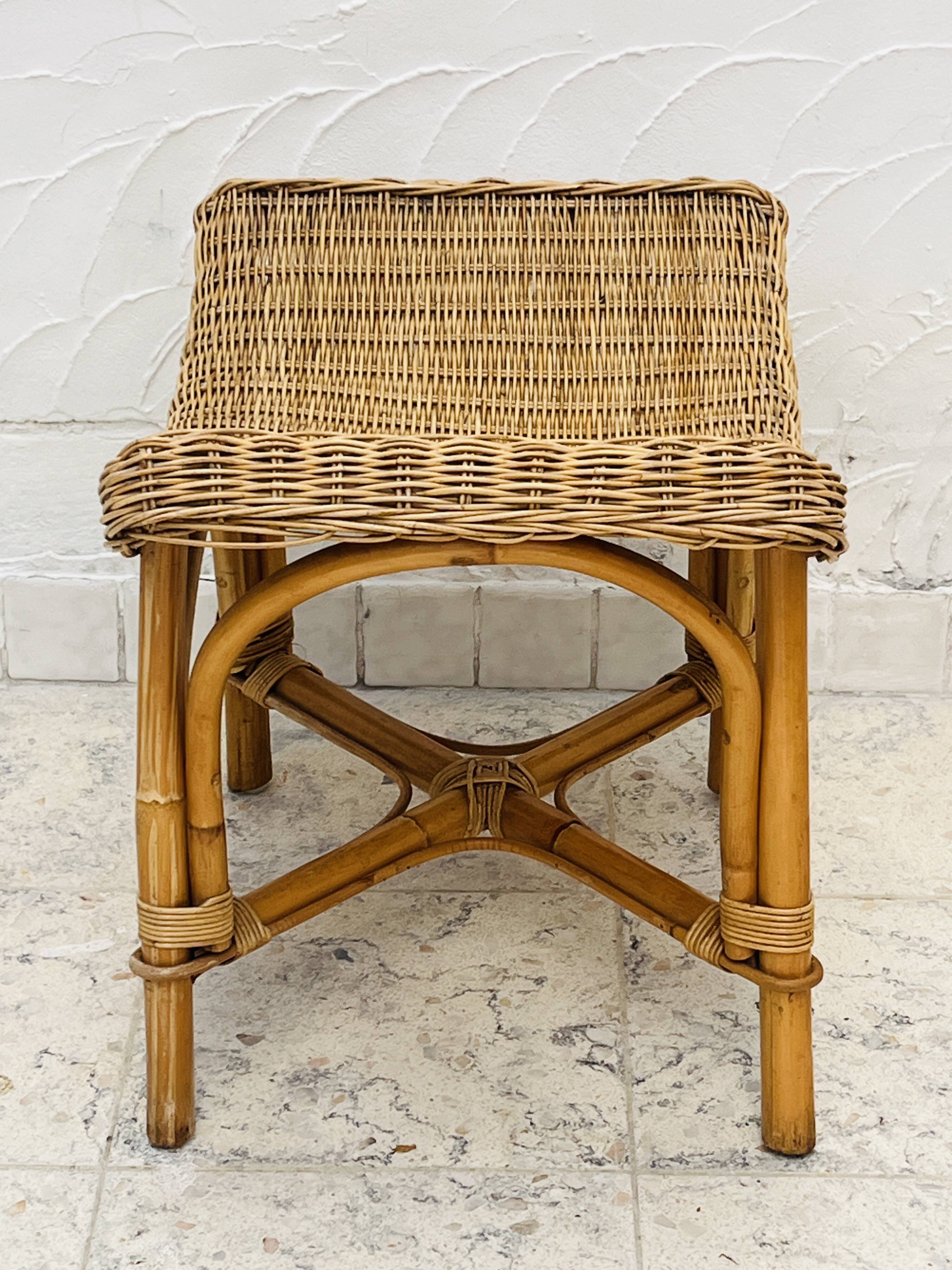 Vintage curved stool in rattan and bamboo