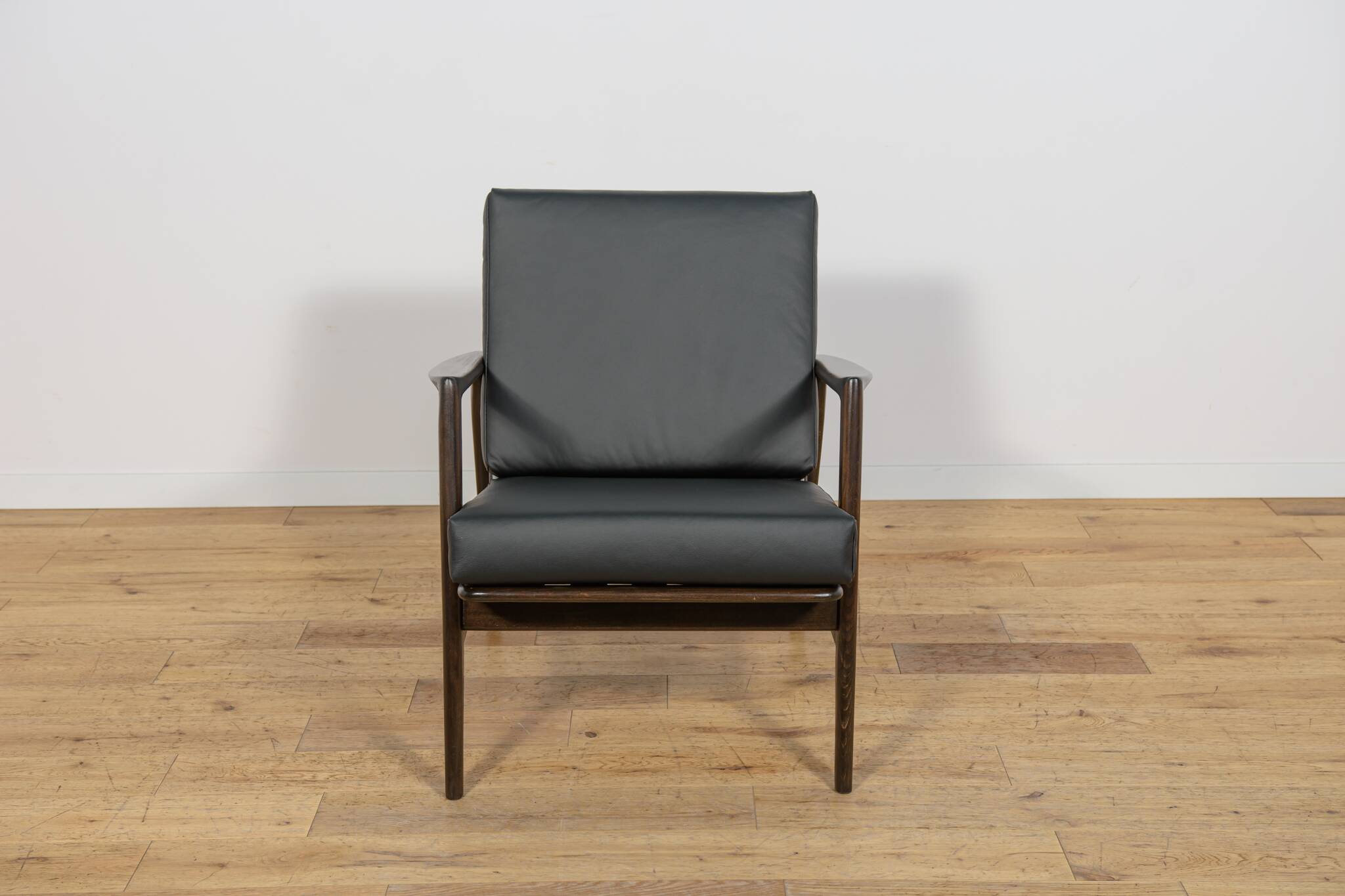 Model 300-139 Armchairs from Swarzędz Furniture Factory, Poland, 1960s, Set