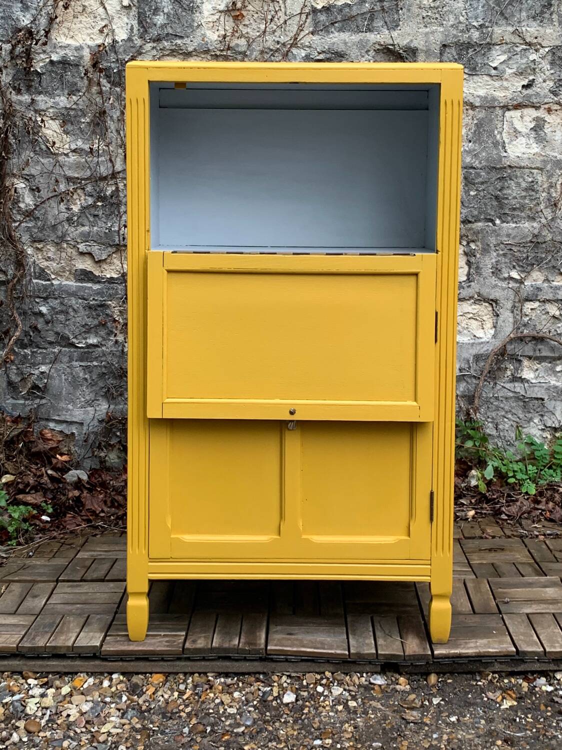 Parisian art deco buffet in yellow ochre