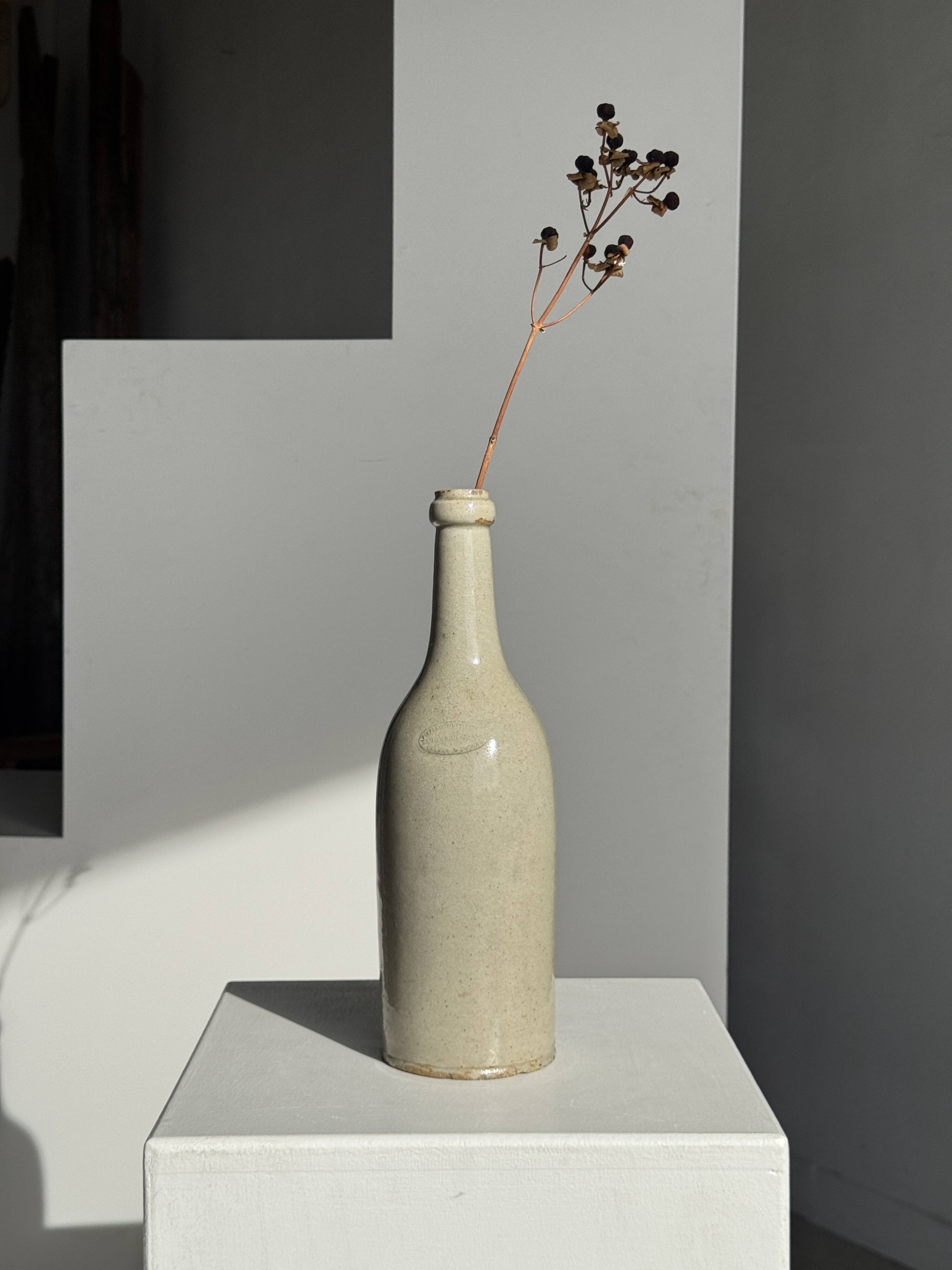 Bouteille vintage en grès beige moucheté H31