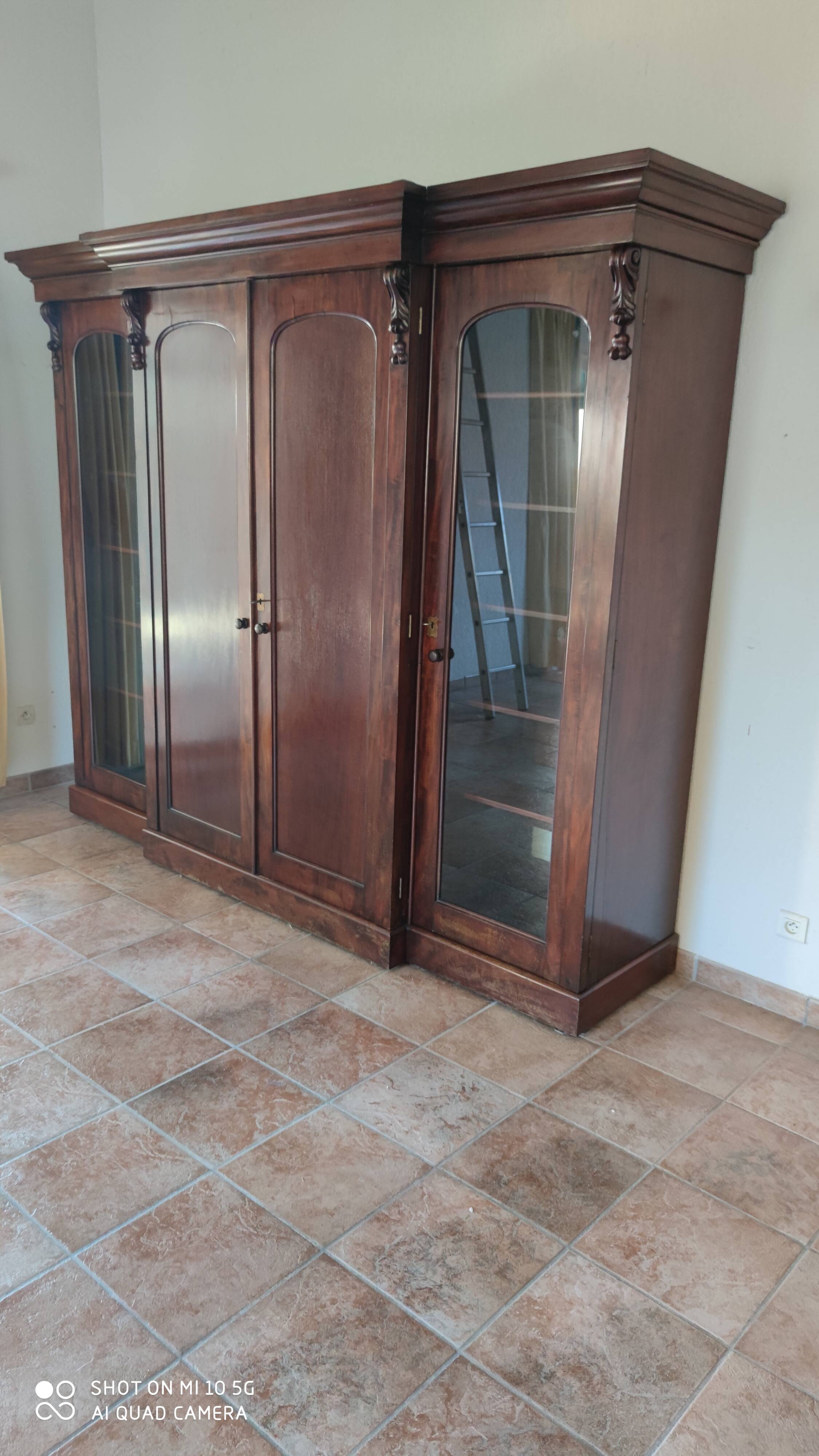 Late 19th century mahogany English bookcase