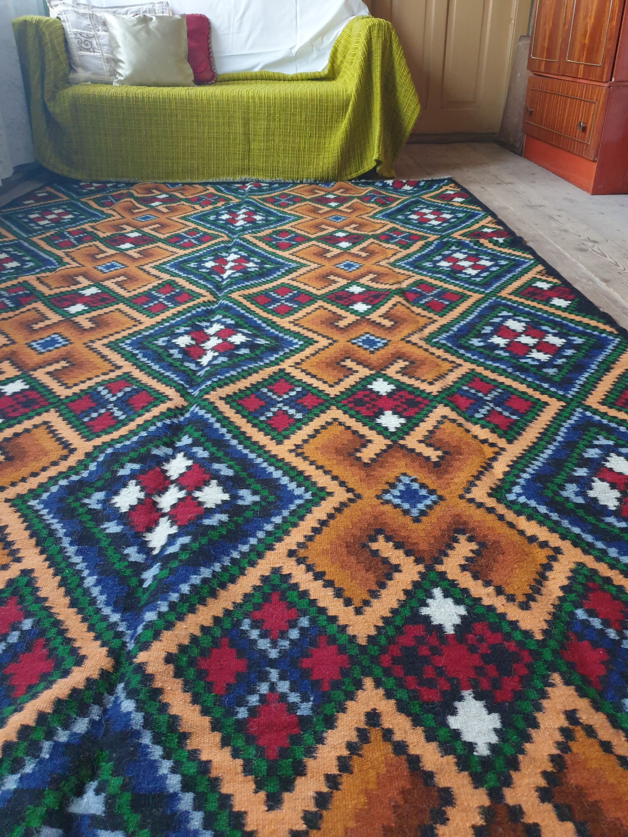 Romanian rug handwoven in wool
