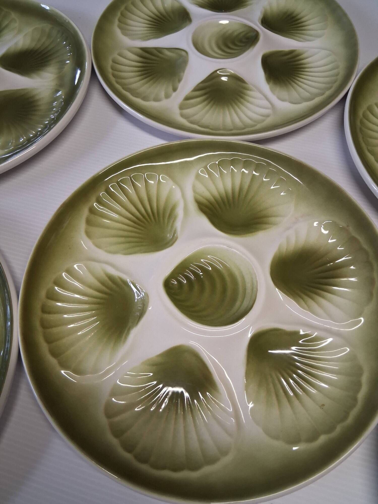 6 oyster/shellfish plates from Moulin des Loups in very good condition.