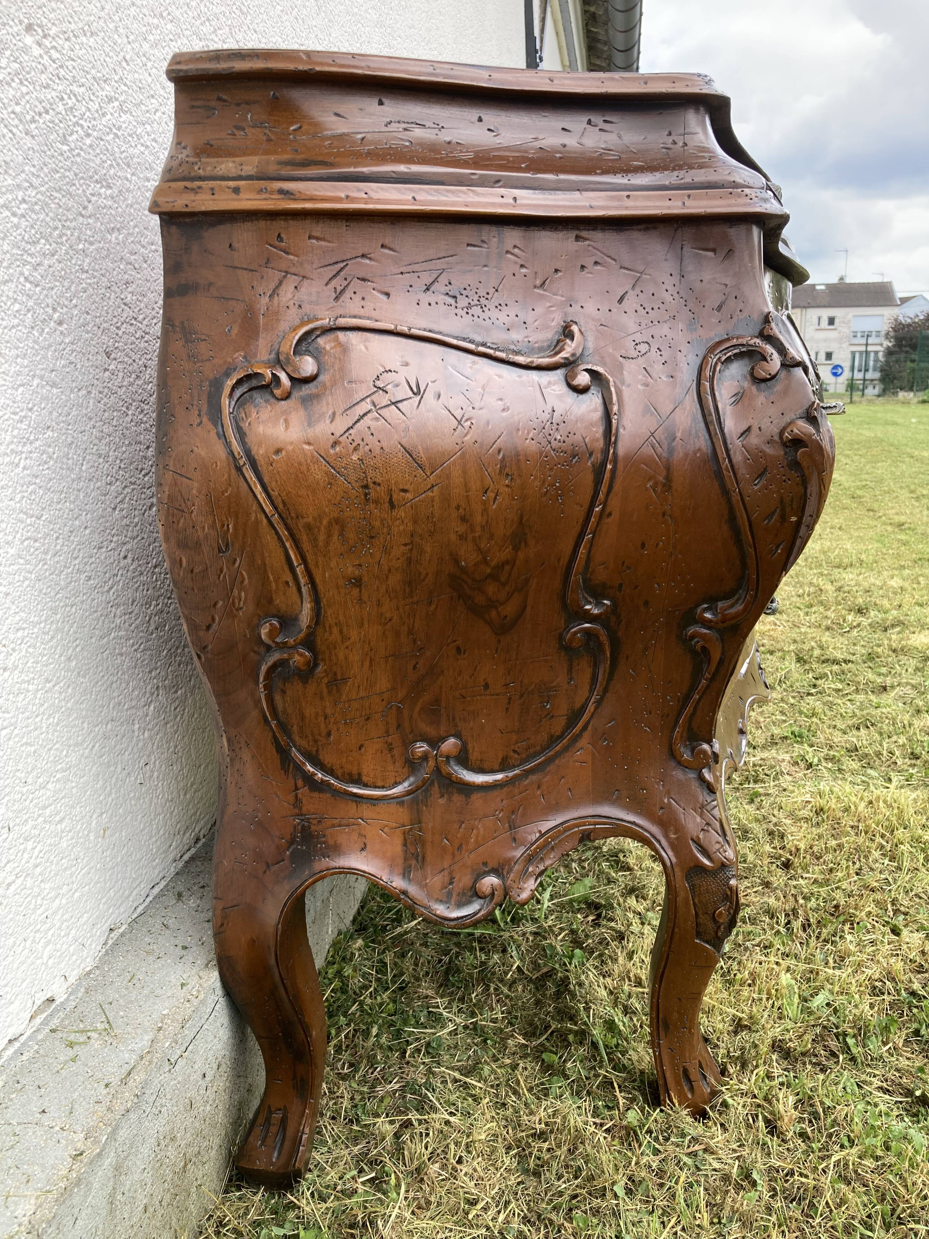 Louis XV style chest of drawers with four drawers