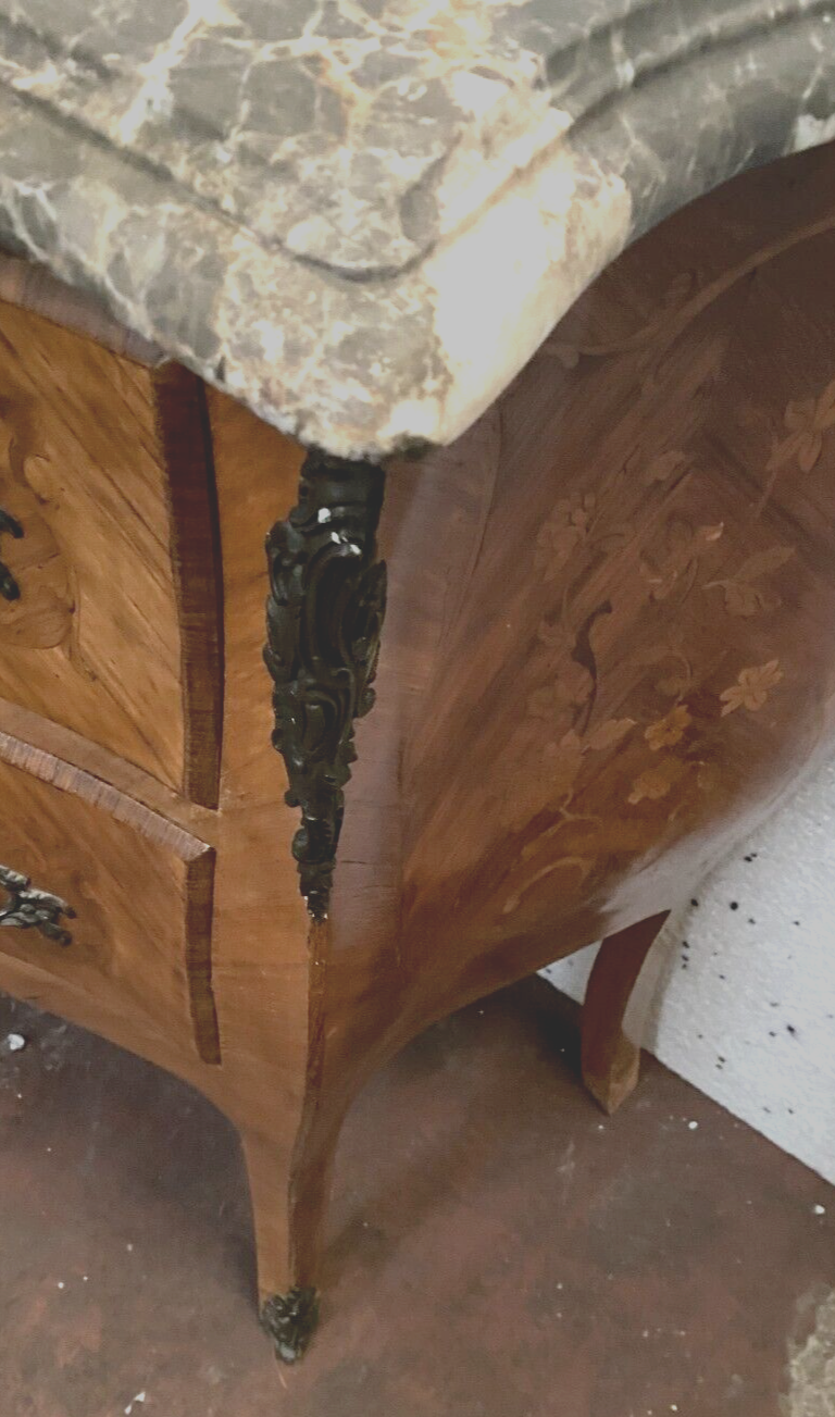 Curved chest of drawers Louis XV style in XX century marquetry