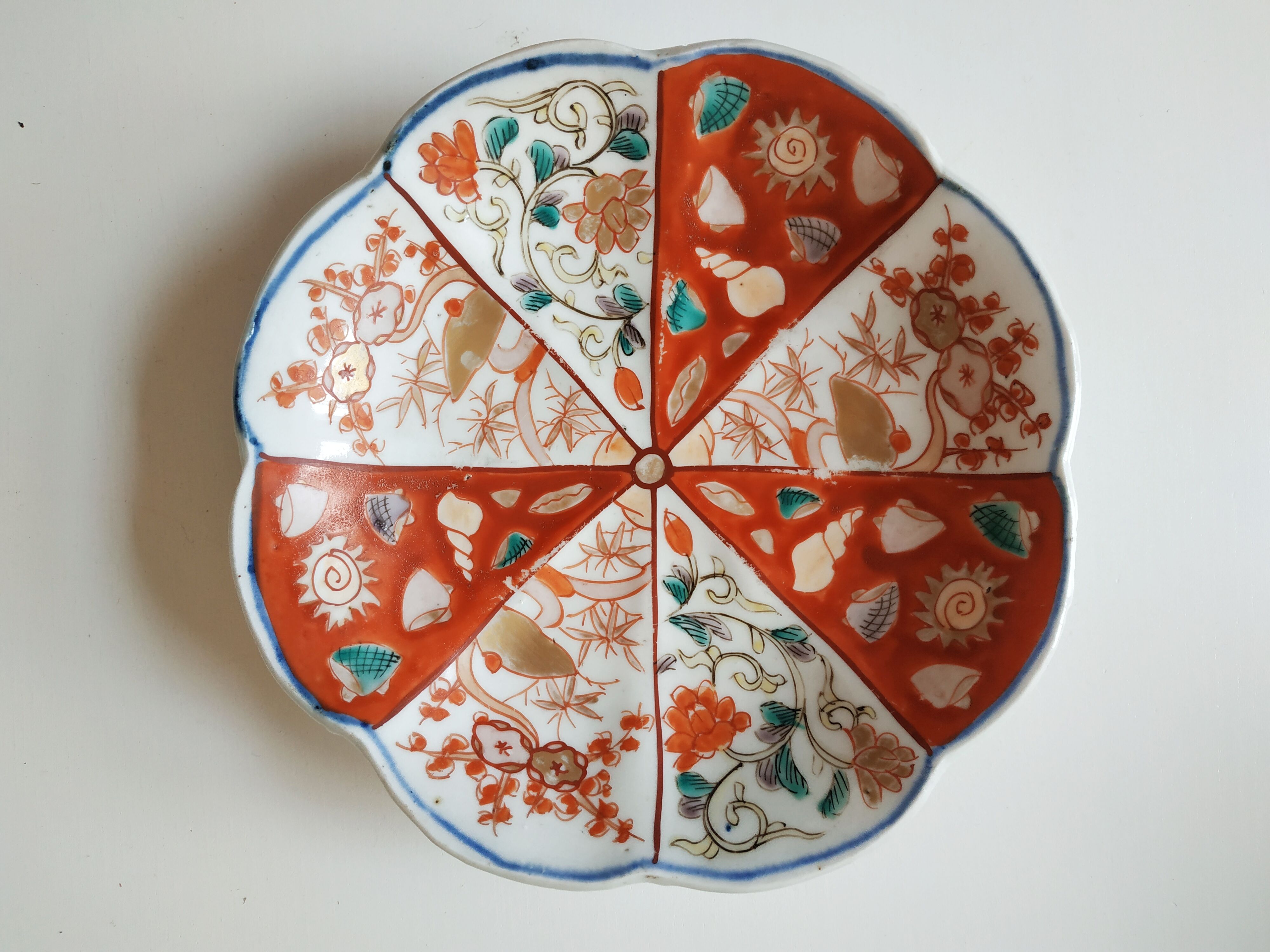 Lot de 4 assiettes Imari, Japon, période Meiji (1868-1912)