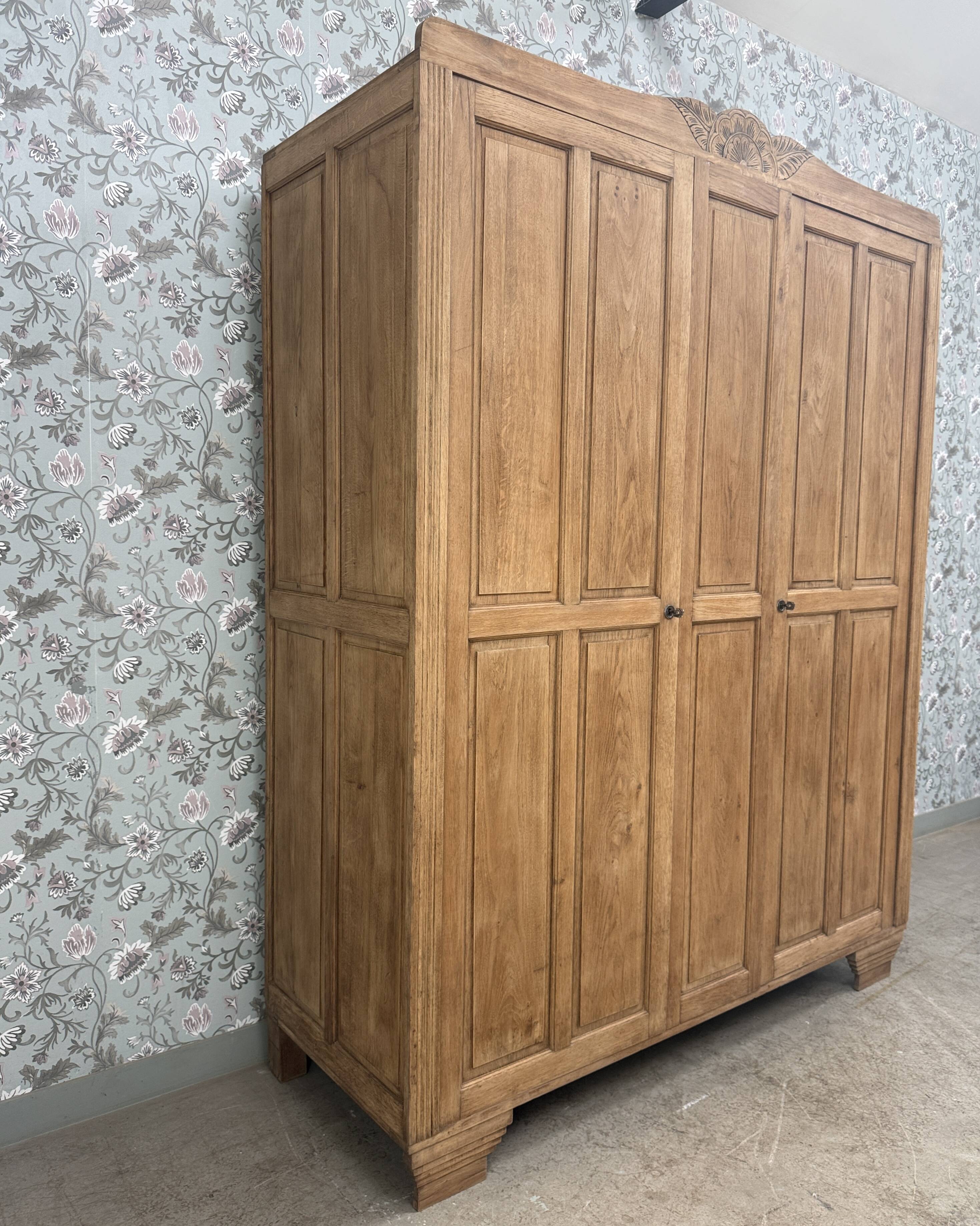 Grande armoire Art Dévo en chêne massif (rénovée)