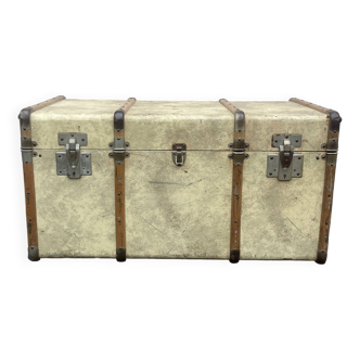Old travel trunk from the 1940s