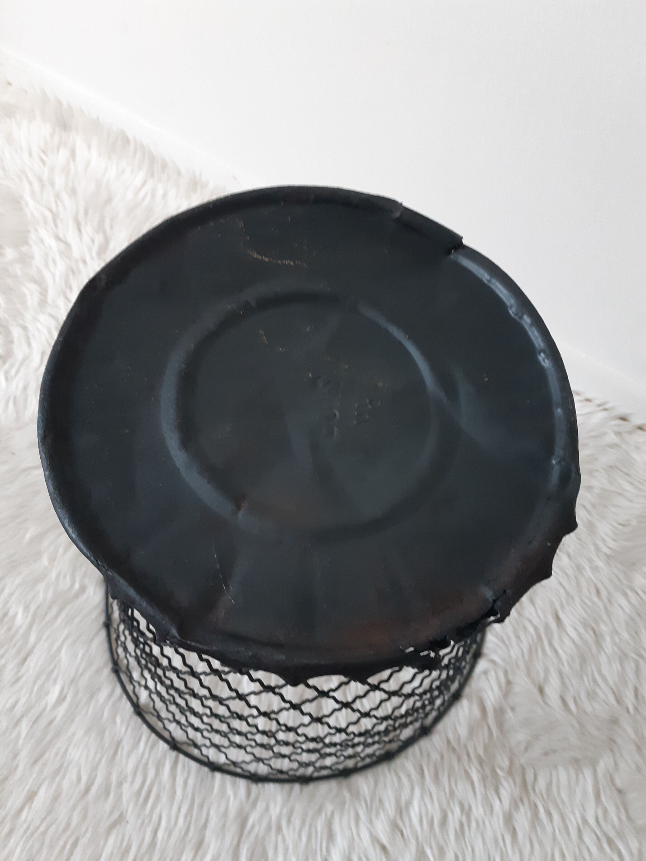 Mesh metal paper basket