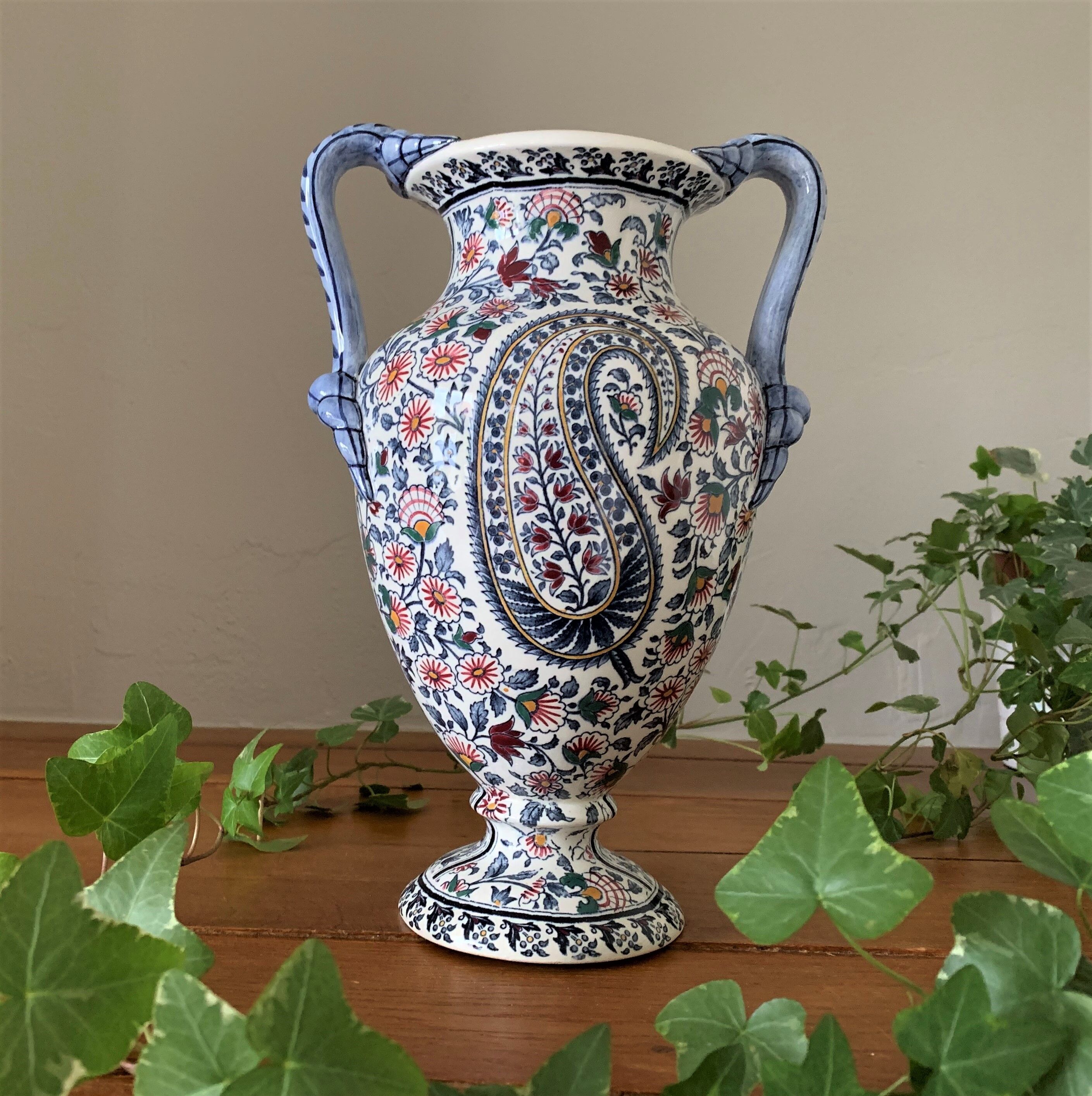 Ancient amphora vase in Gien earthenware – cashmere decoration