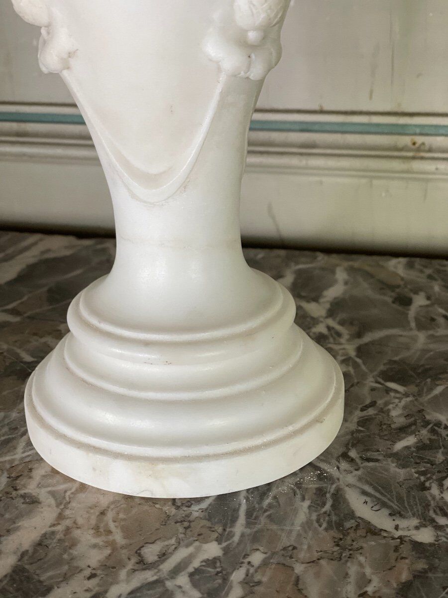 Pair of vases in white statuary marble, gilt bronze, circa 1900