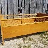 Lit scandinave enfant bois pieds compas avec rotin courbé vintage