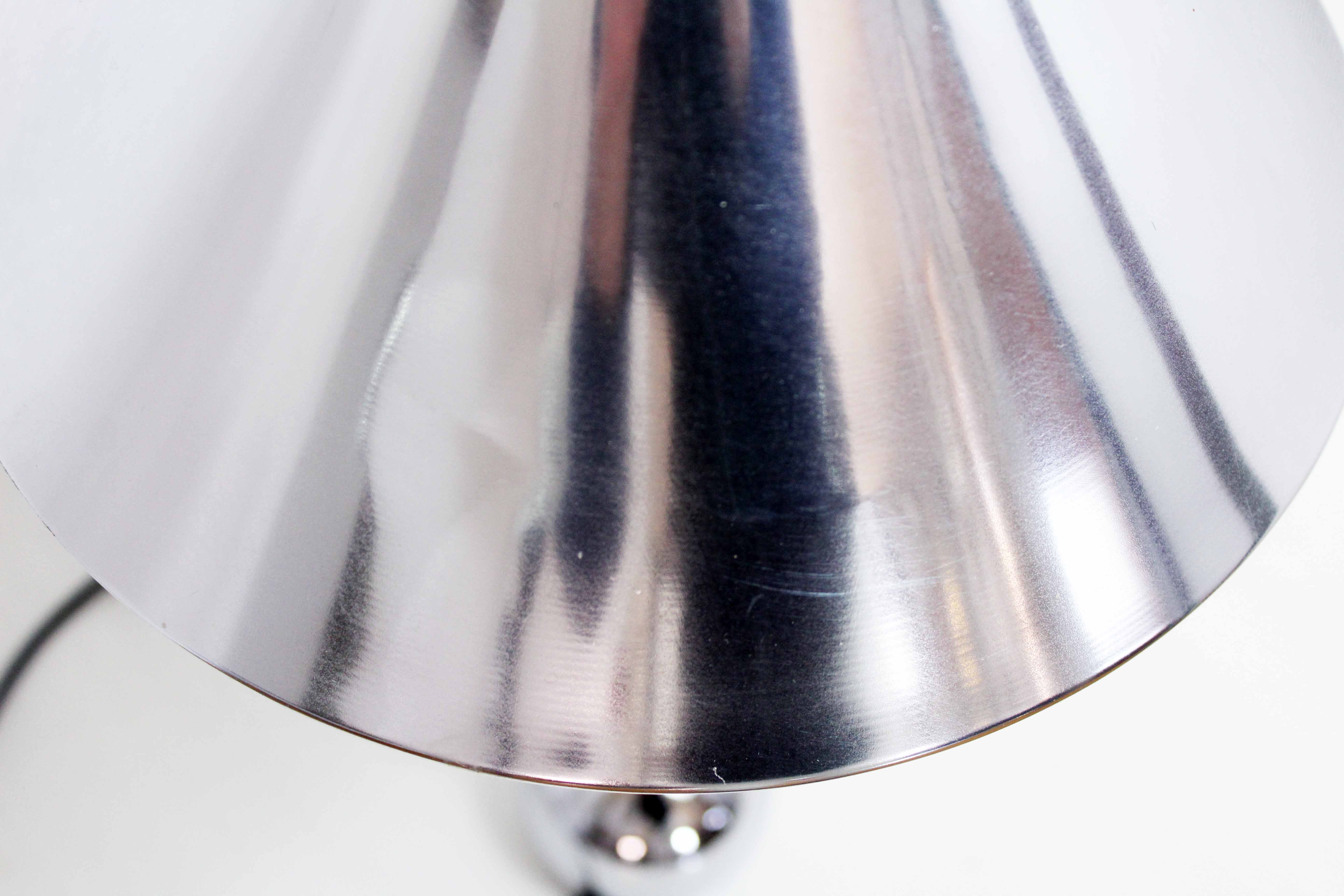 Lampe de table en hêtre et métal chromé