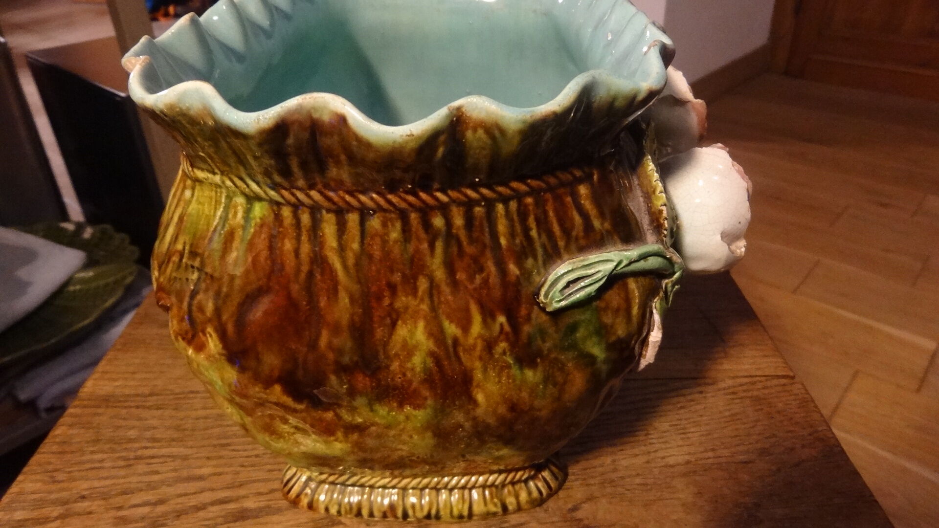 Pot cover pattern flowers in volume slip