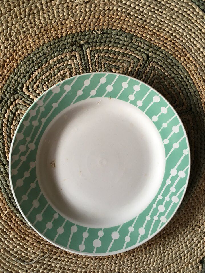 Red and green old flat plates