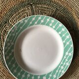 Red and green old flat plates