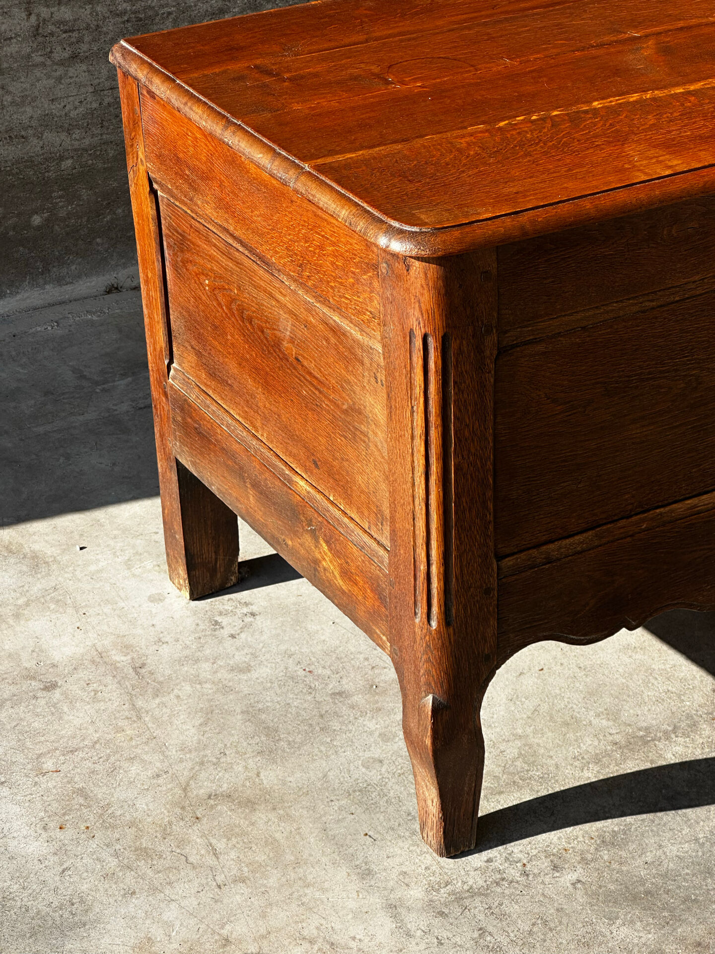 French provincial chest in carved and pegged solid oak, 18th century.
