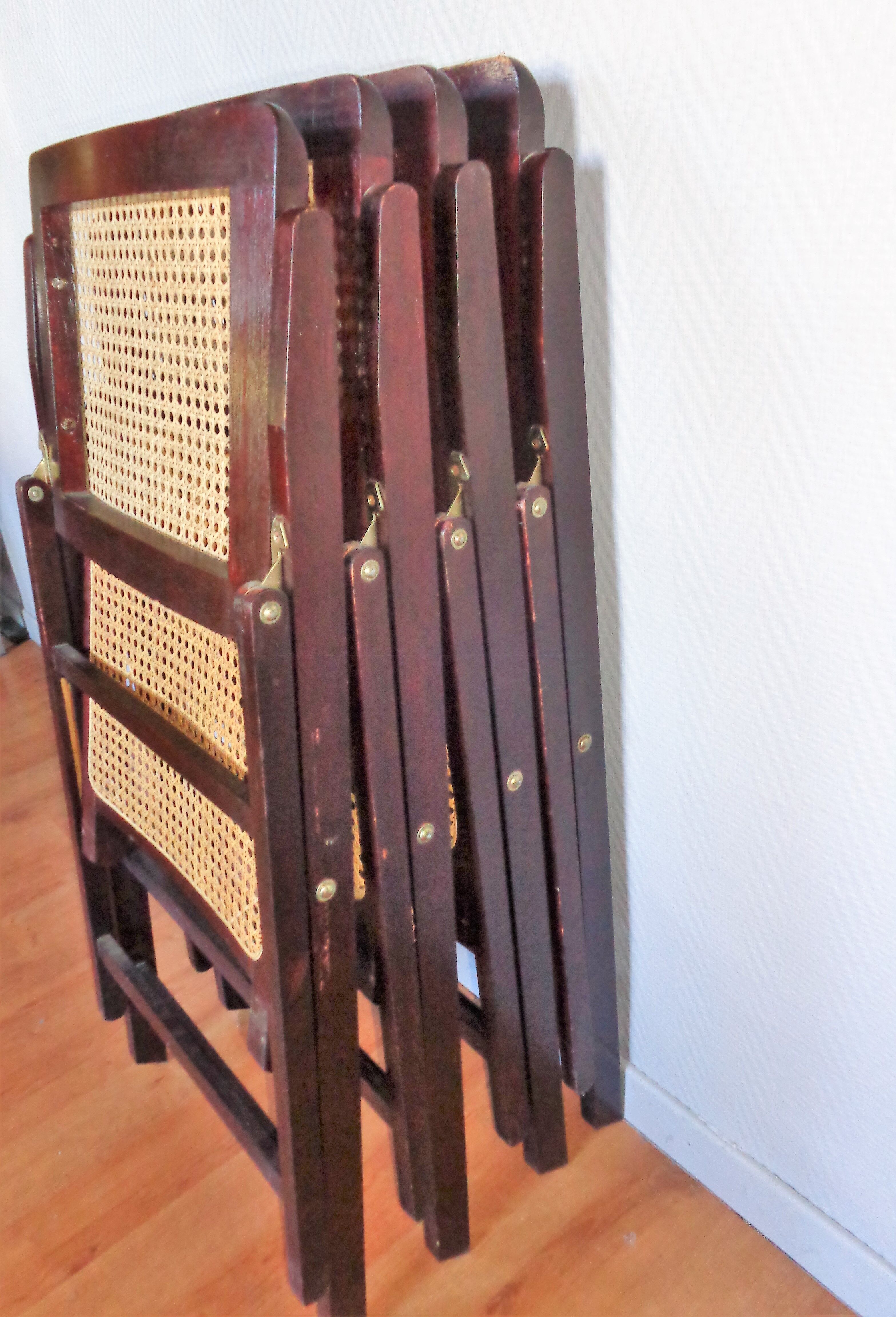 Folding chairs in the 1960s