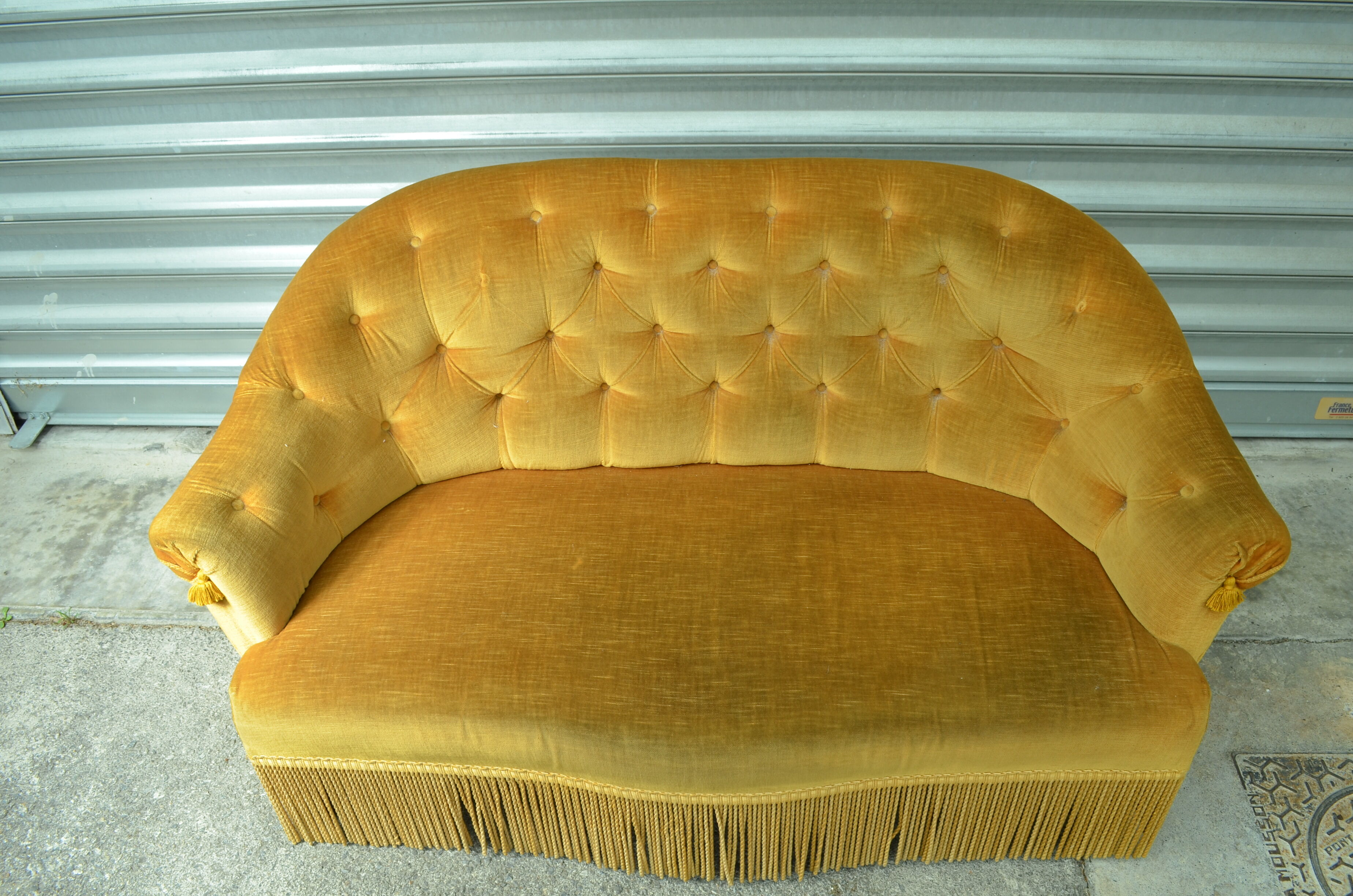Banquett padded velvet mustard gold fringed 50s