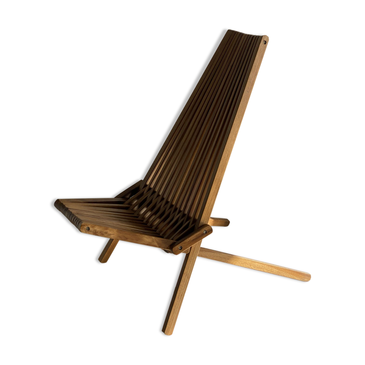 Foldable designer armchair in wooden slats