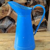 Broc vintage en métal émaillé bleu