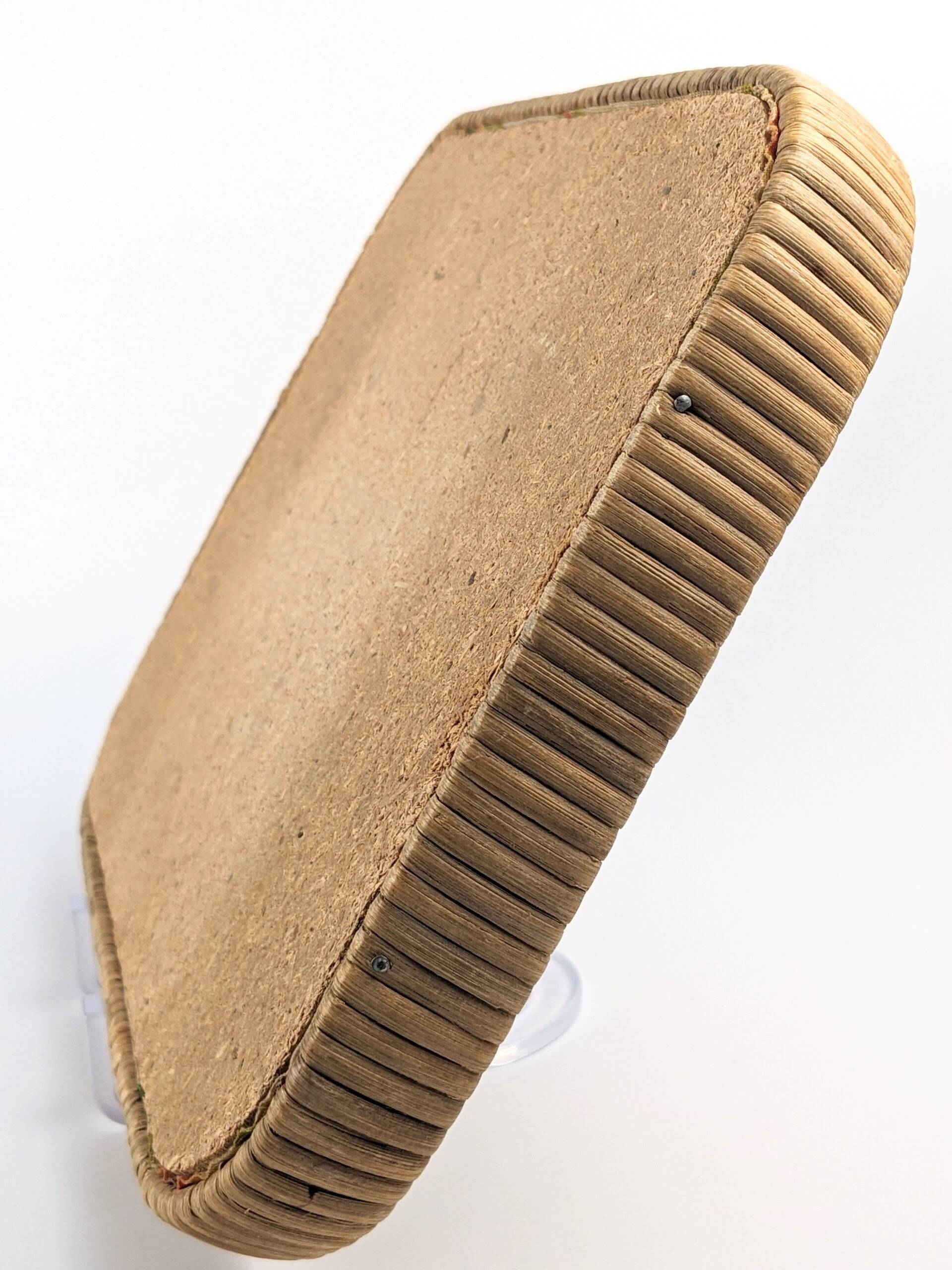 1970s floral patterned tray in rattan and plastic