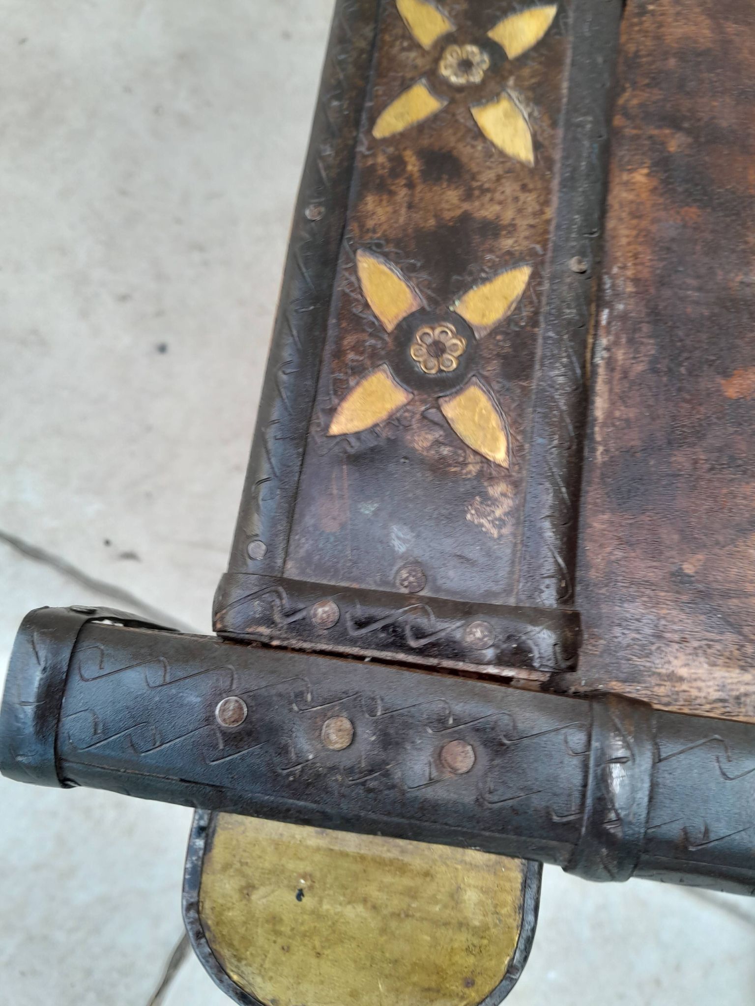 Table basse ancienne tibetaine bois cuivre