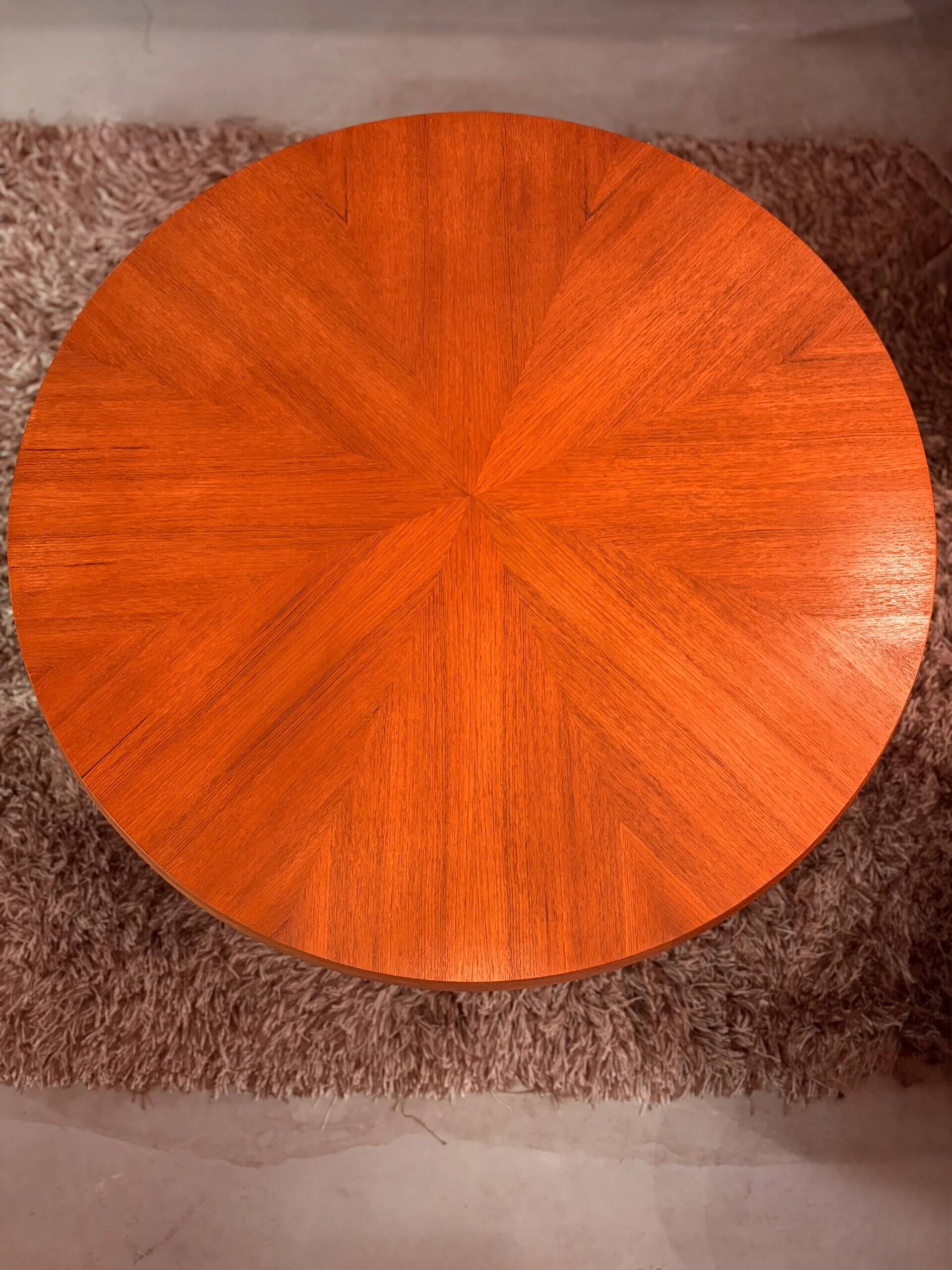 Table basse Sunburst en placage de teck, milieu du siècle