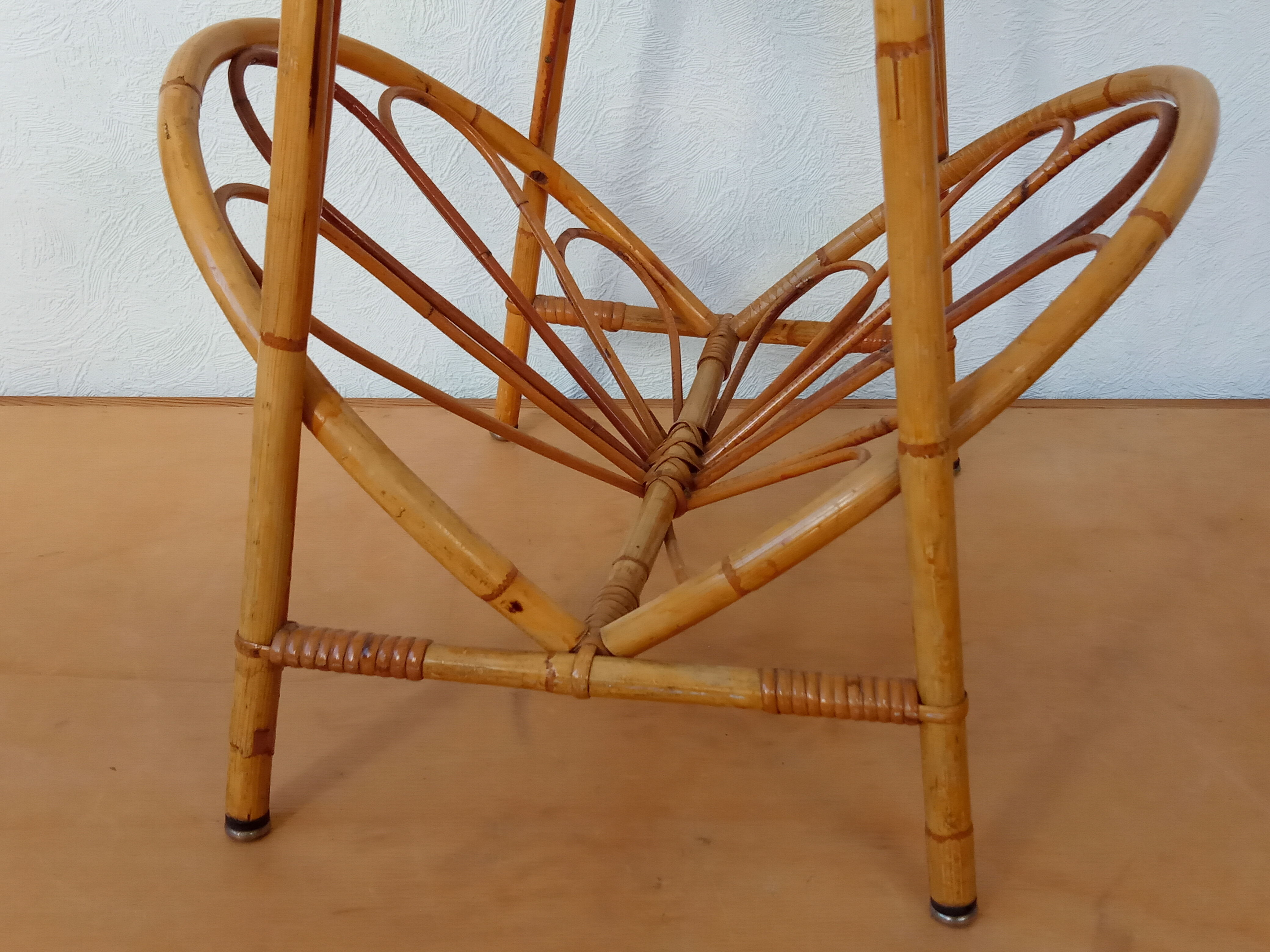 Table basse en rotin années 50