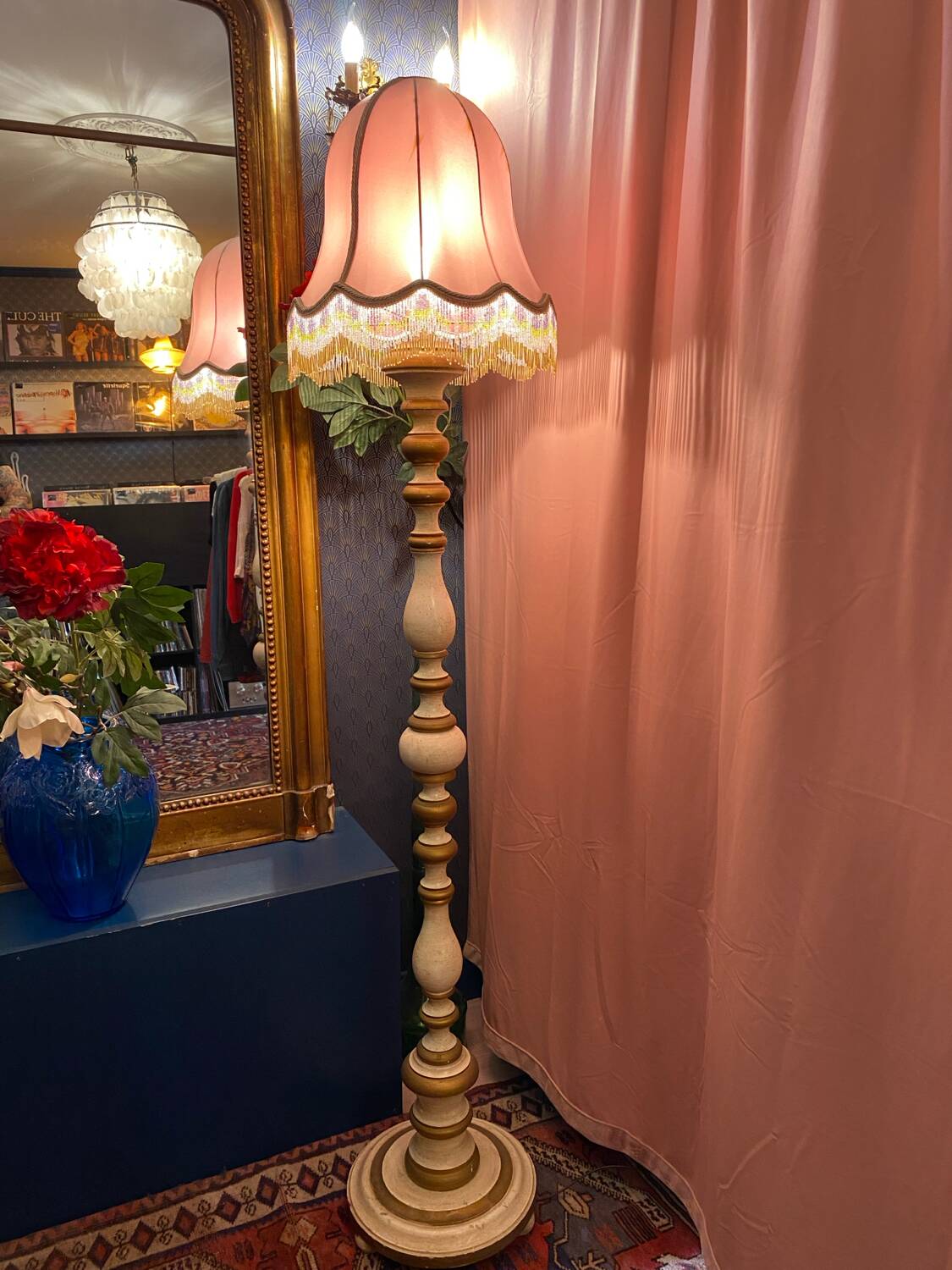 Vintage lampadaire bois tourné.