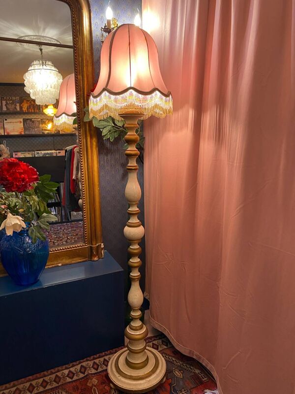 Vintage lampadaire bois tourné.