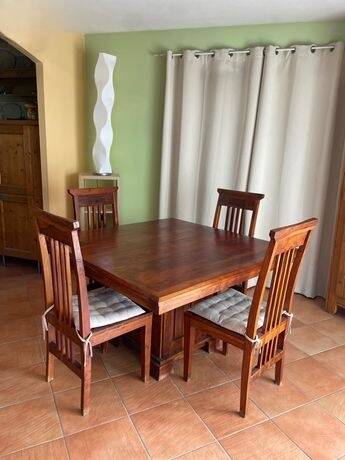 Table à manger avec 4 chaises en Teck