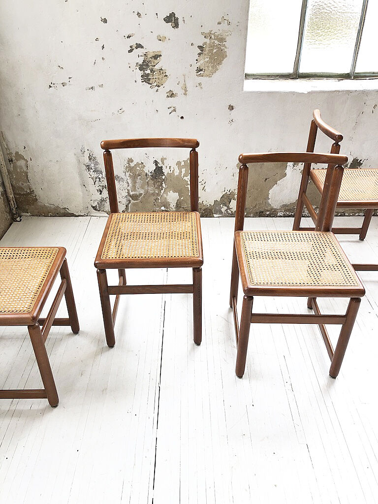 Lot de 4 chaises cannées années 50