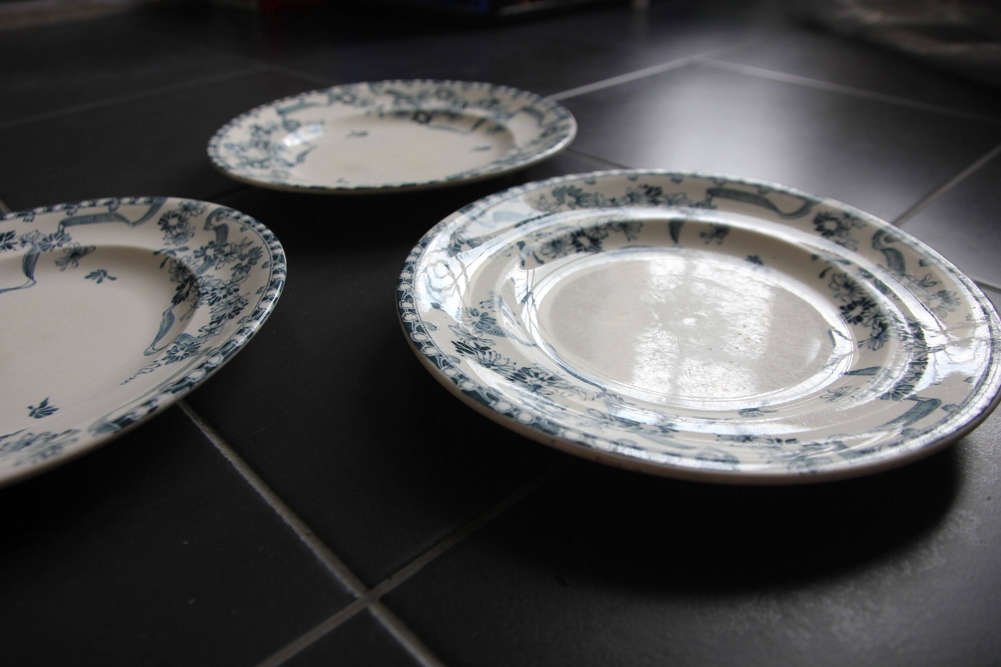 3 plates iron earth Paquerette de Longwy