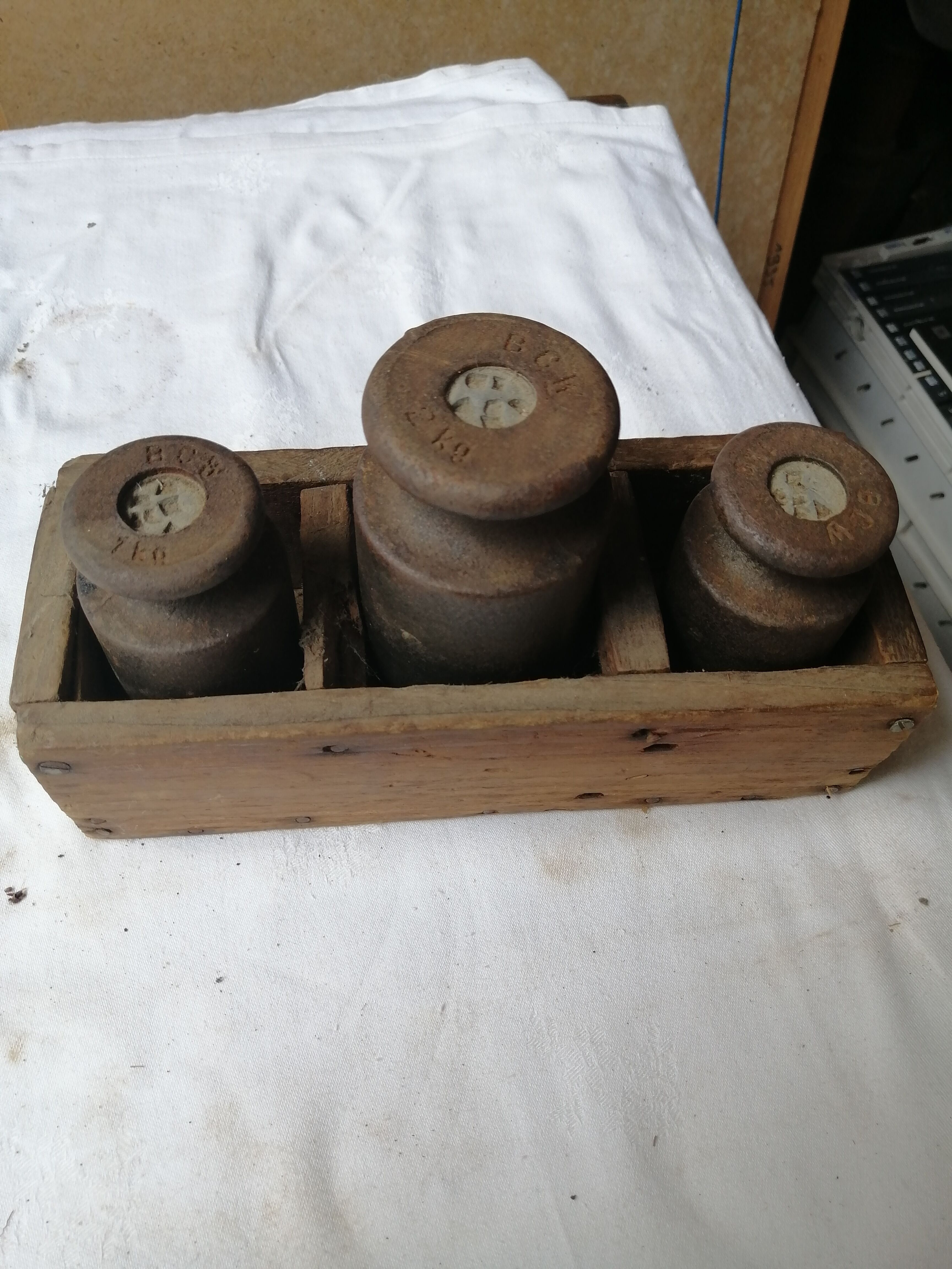 1 bcw cast iron scale weight box
