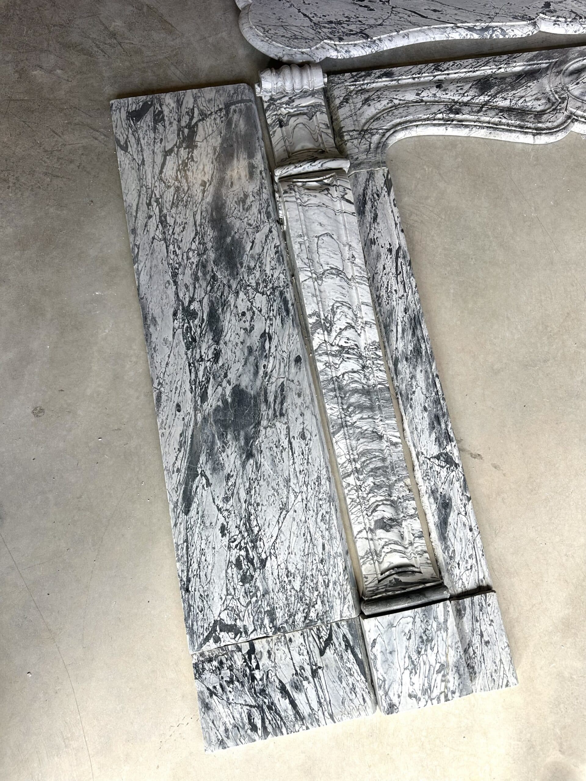 Pompadour fireplace in Louis XV style from around 1880 in blue floral marble.