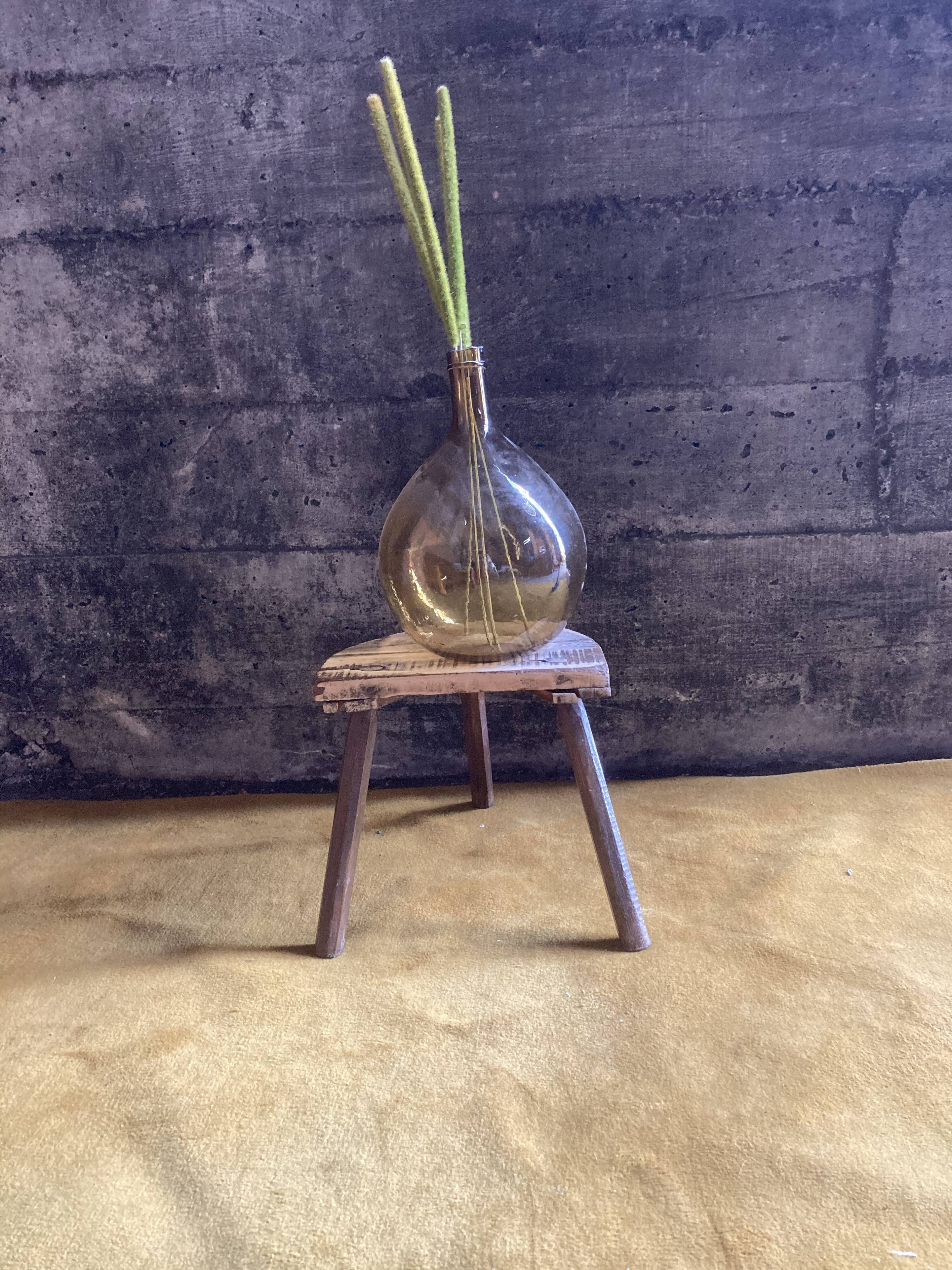 Tabouret tripode de traite patine vieilli