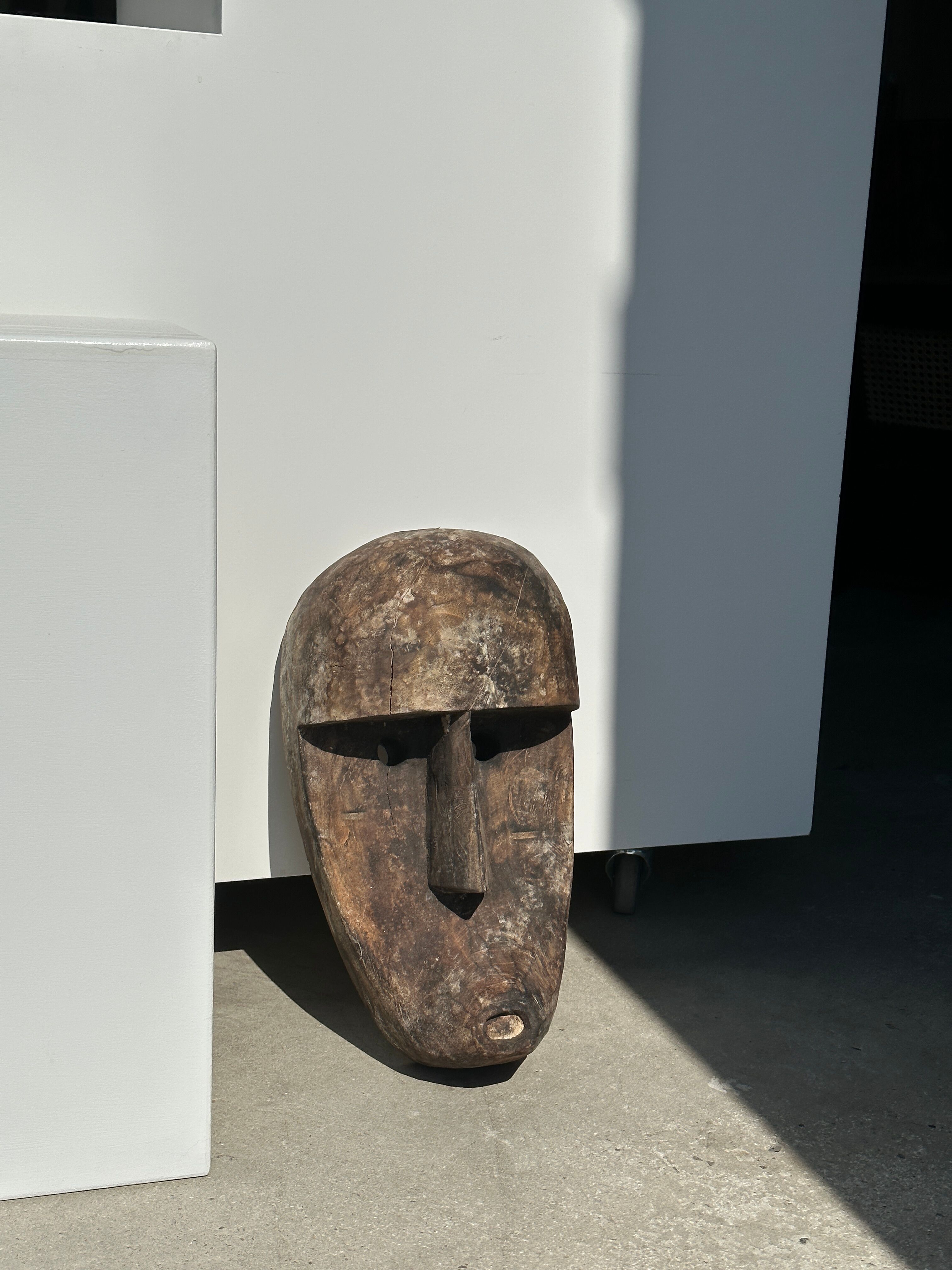 Large Timor mask in patinated wood H:50cm (1)