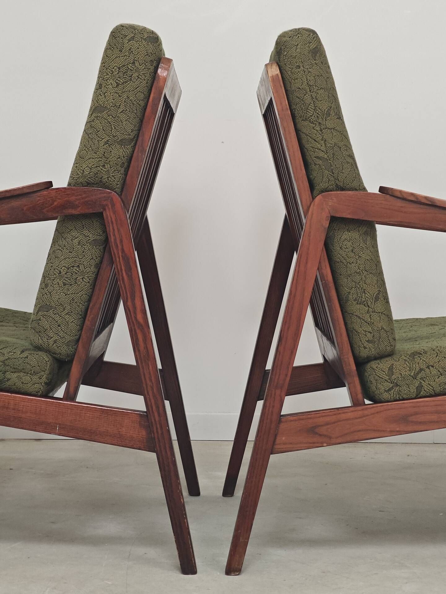 Pair of wooden armchairs Uluv green fabric 1960