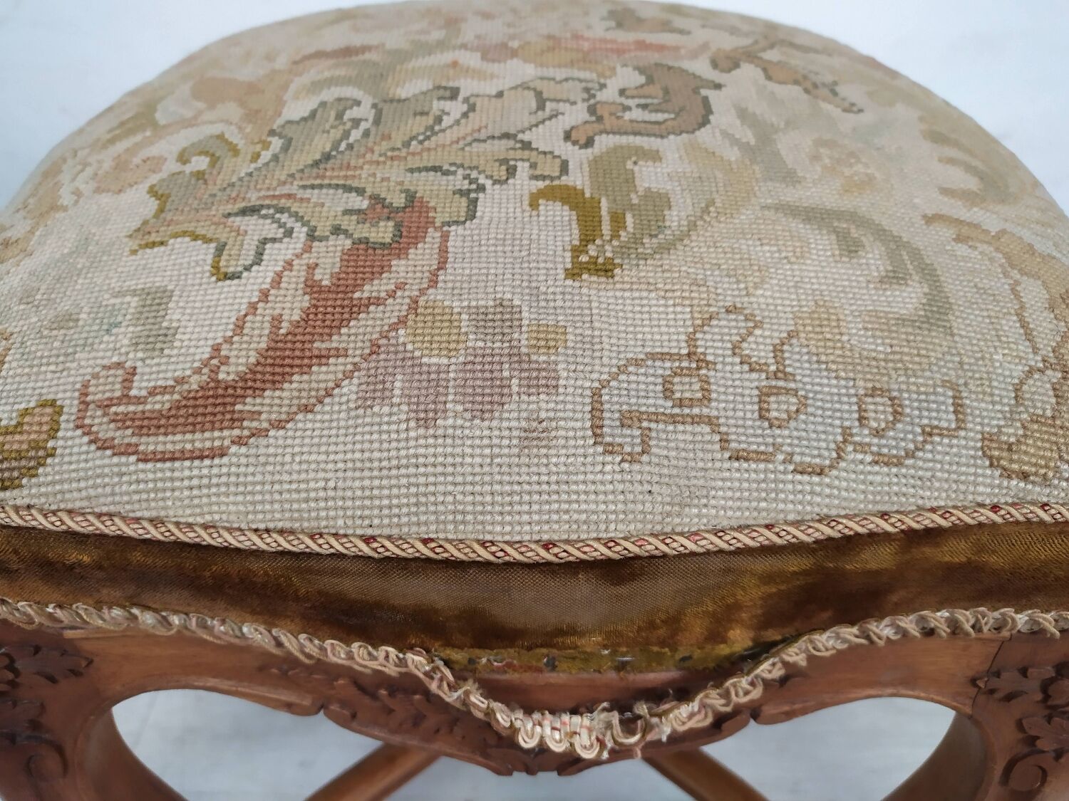 Louis XV pouf
