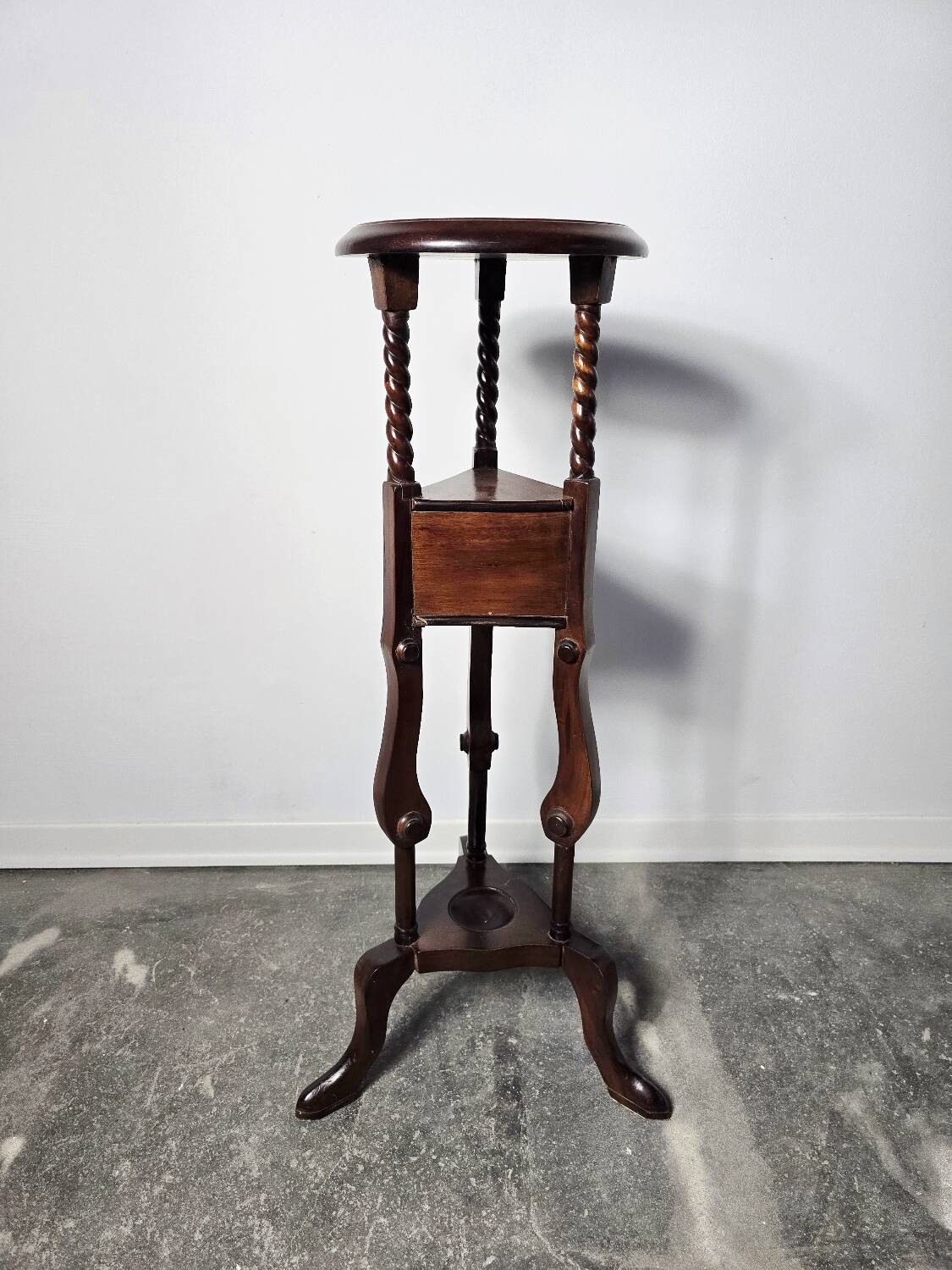 Elegant Victorian Mahogany Plant Stand / Side Table