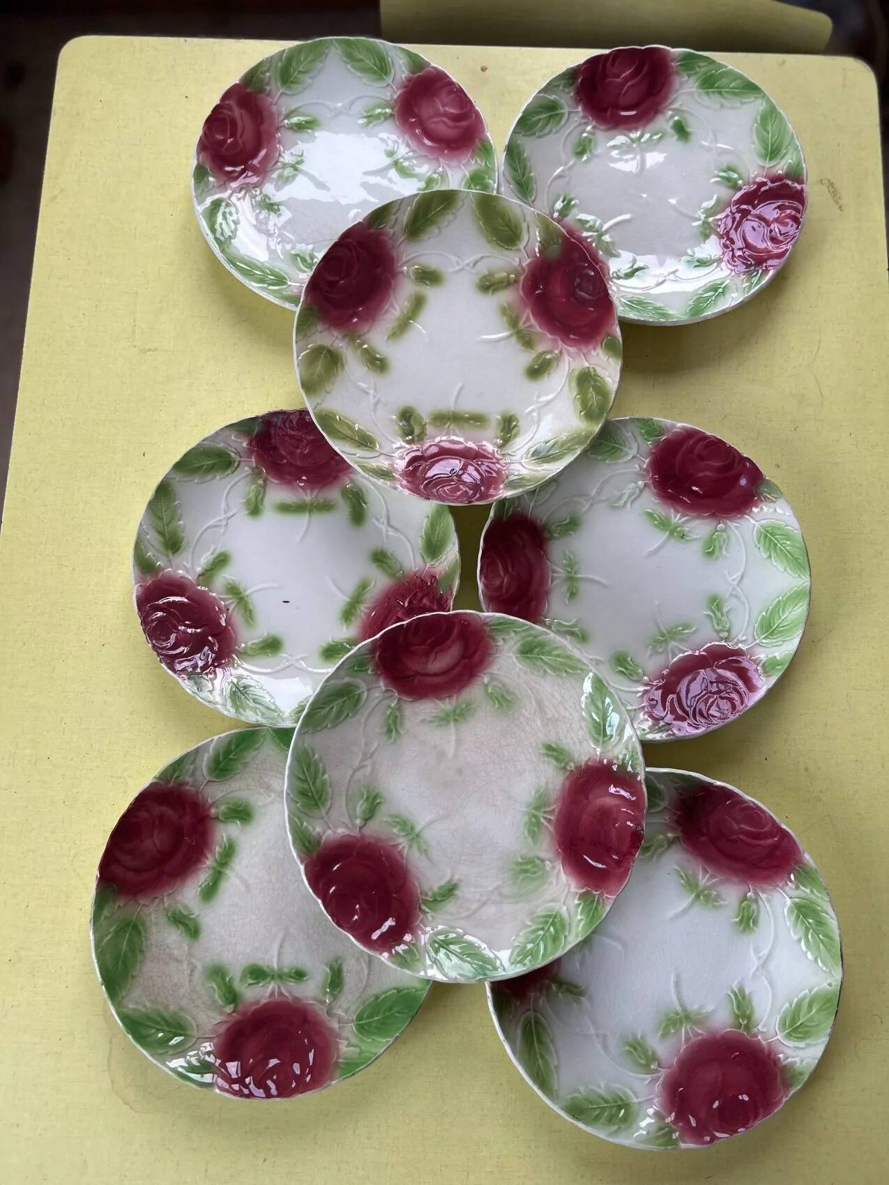 Set of 8 barbotine plates, the Onnaing roses – early 20th century