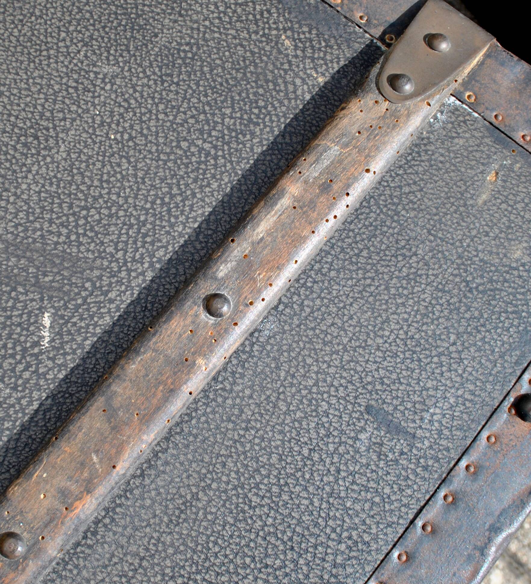 Malle cabine Wardrobe ancienne 1920 Coffre armoire Transatlantique Dressing