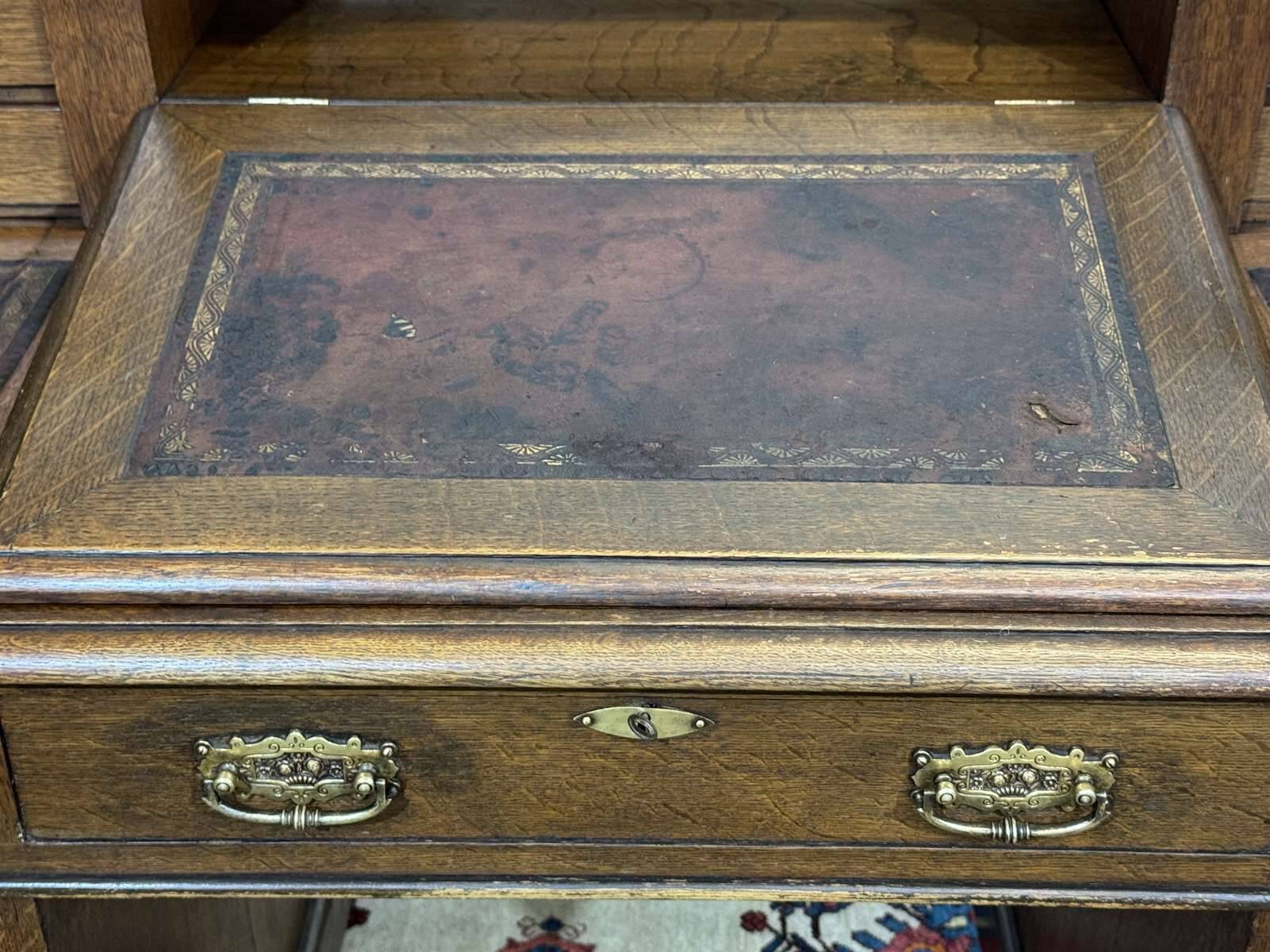 English oak graduated desk from the late 19th century.