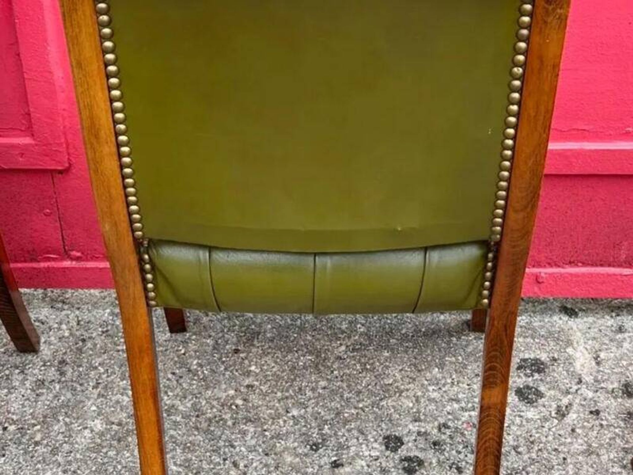 Suite de 6 chaises anglaise Cherterfield en cuir vert