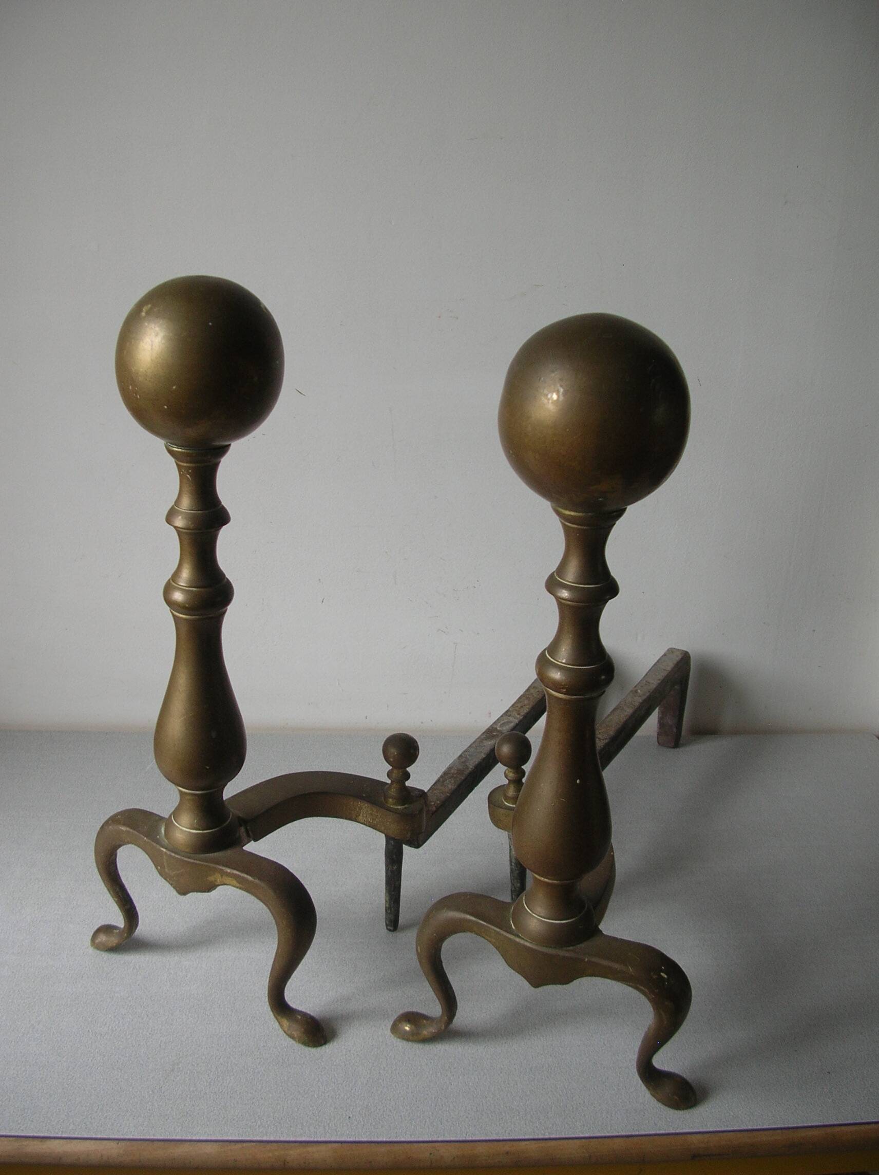 Old pair of articulated andirons in brass and metal 48 cm fireplace accessory