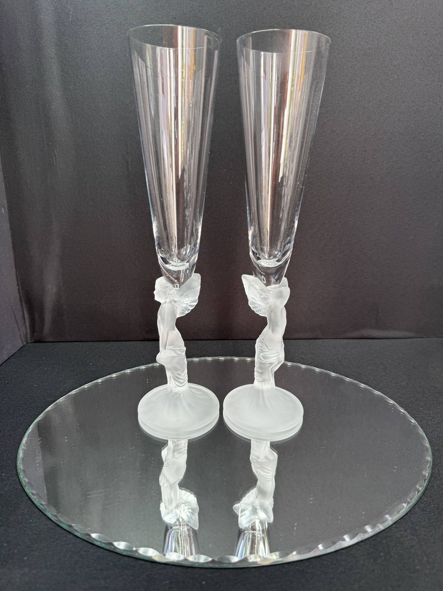 Champagne flutes Amour de Deutz sold in sets of 2.