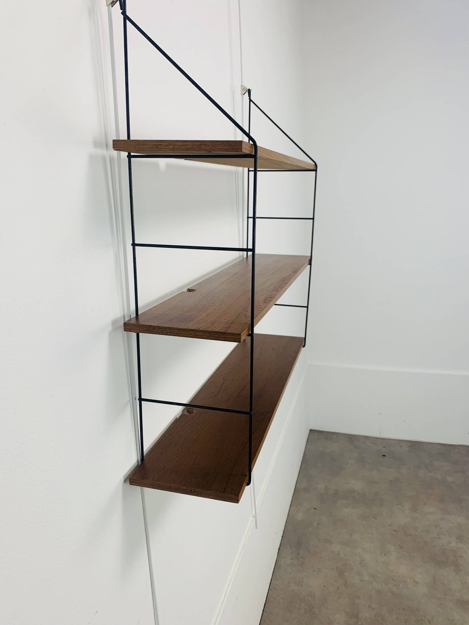 String shelf, teak and metal, 1960s