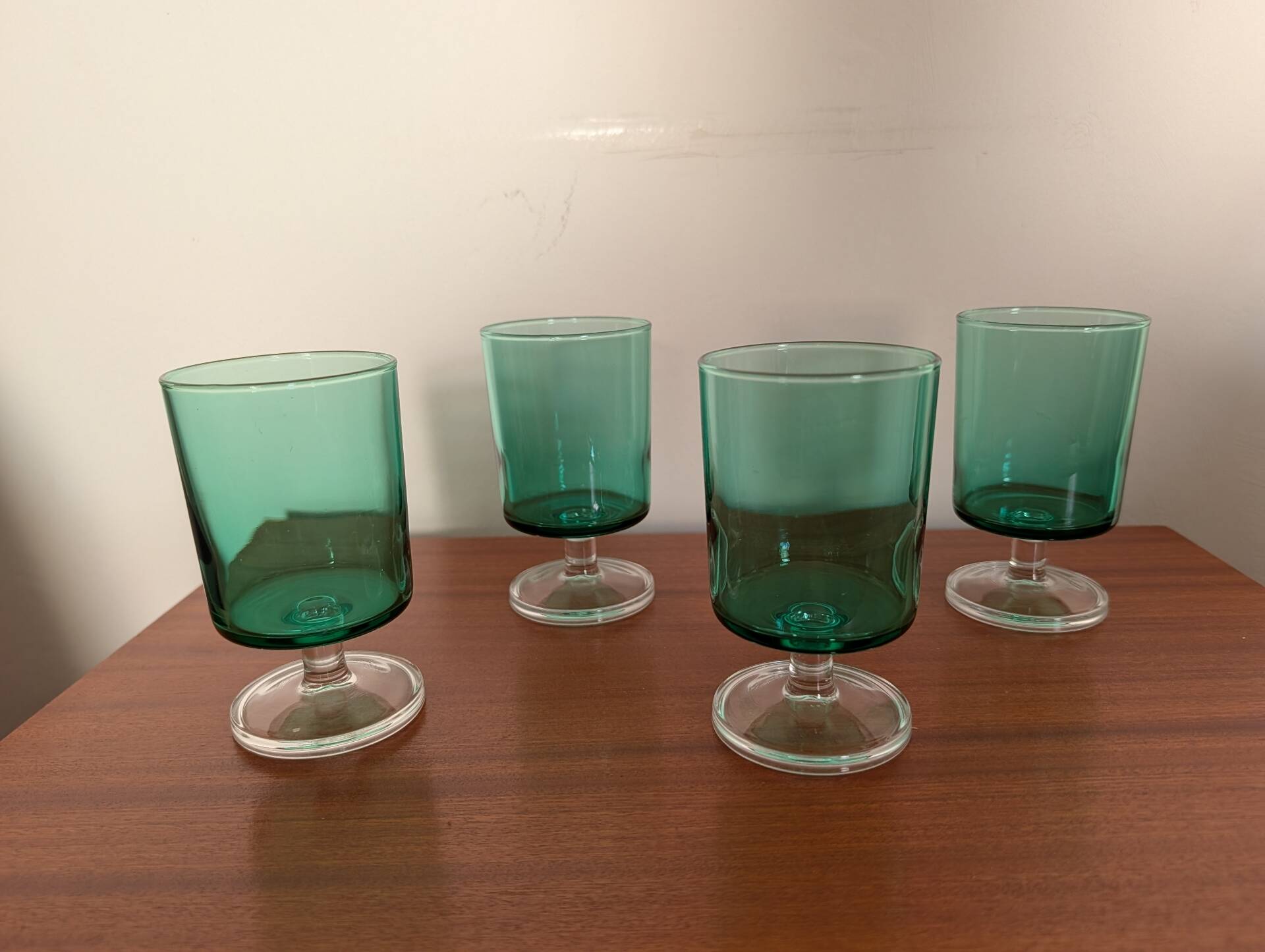 4 stemmed glasses in emerald green glass – 1970s